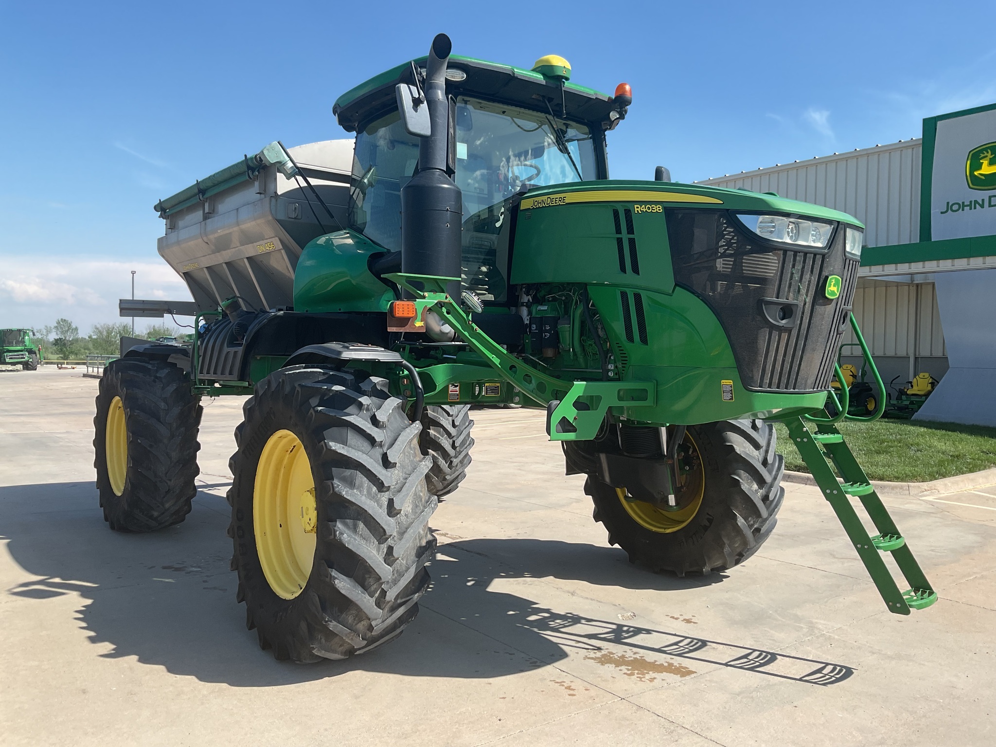 2019 John Deere R4038 Self-Propelled Sprayer