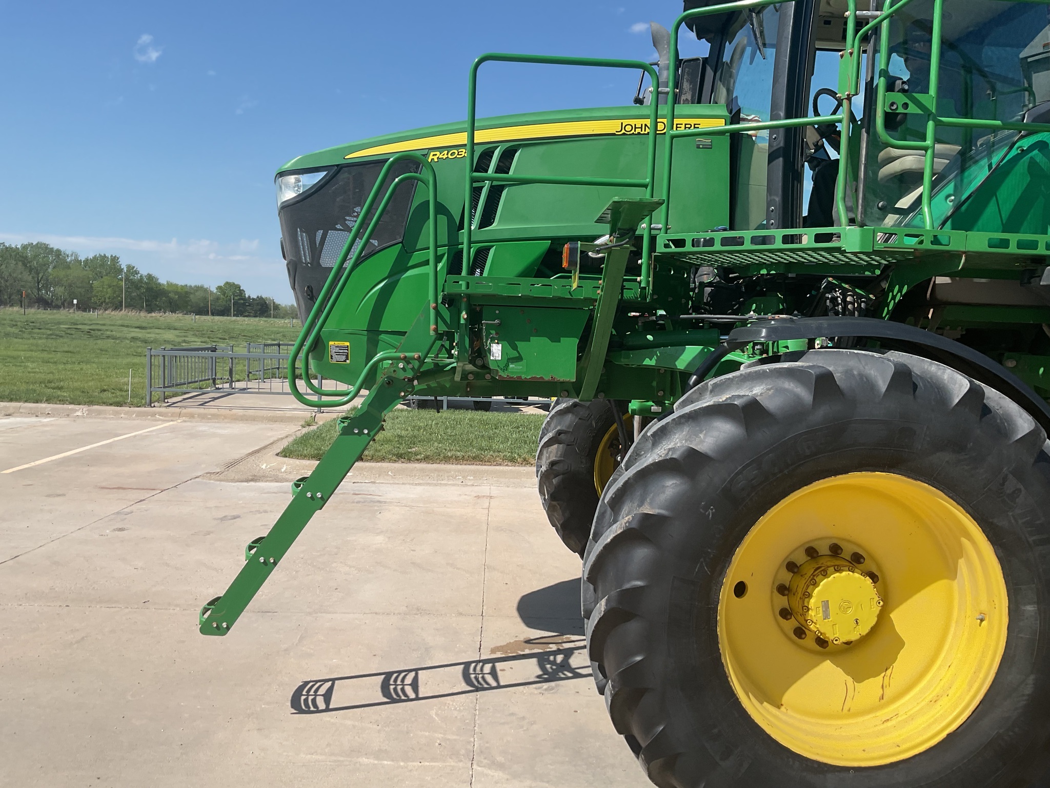 2019 John Deere R4038 Self-Propelled Sprayer