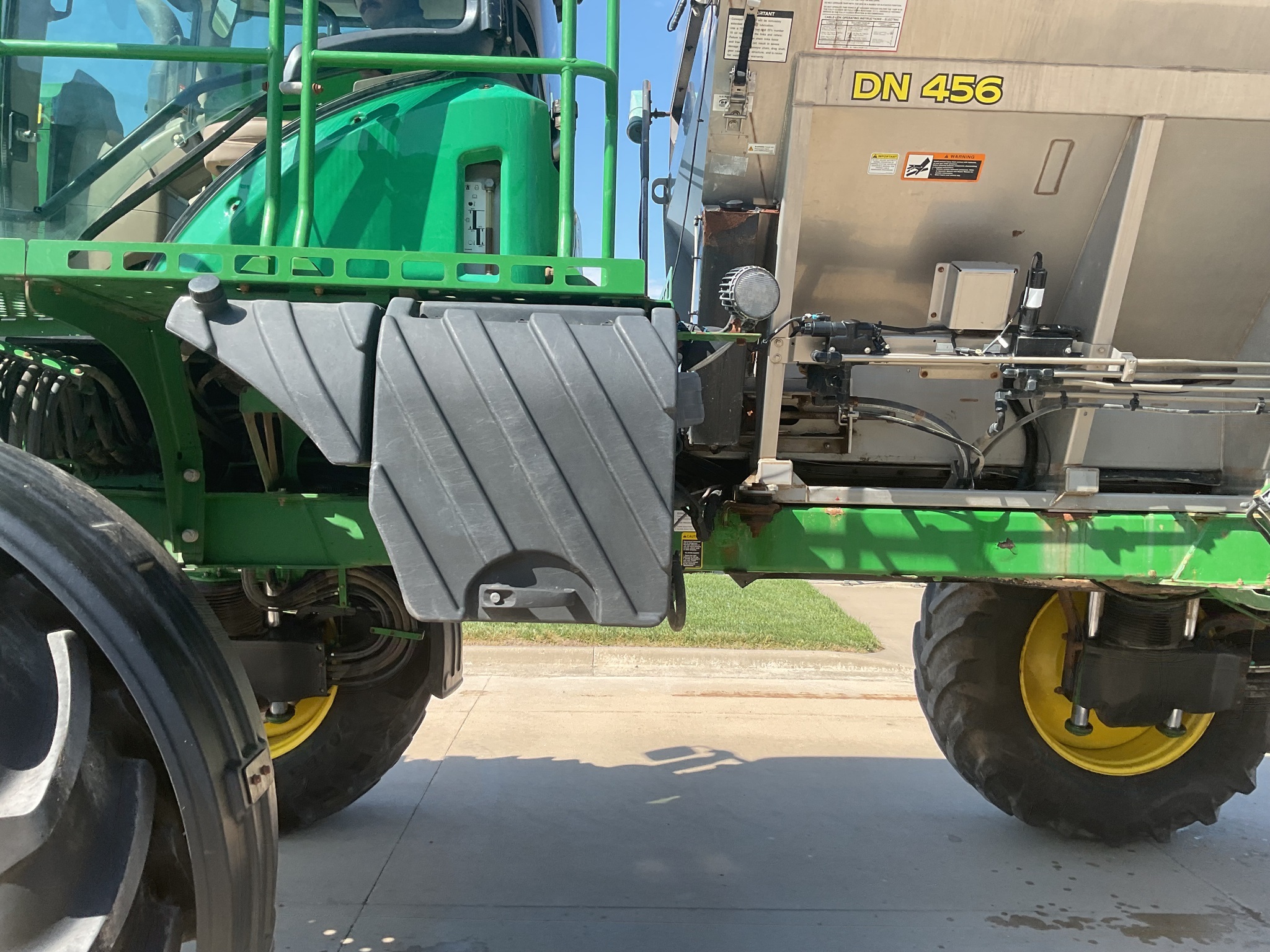 2019 John Deere R4038 Self-Propelled Sprayer