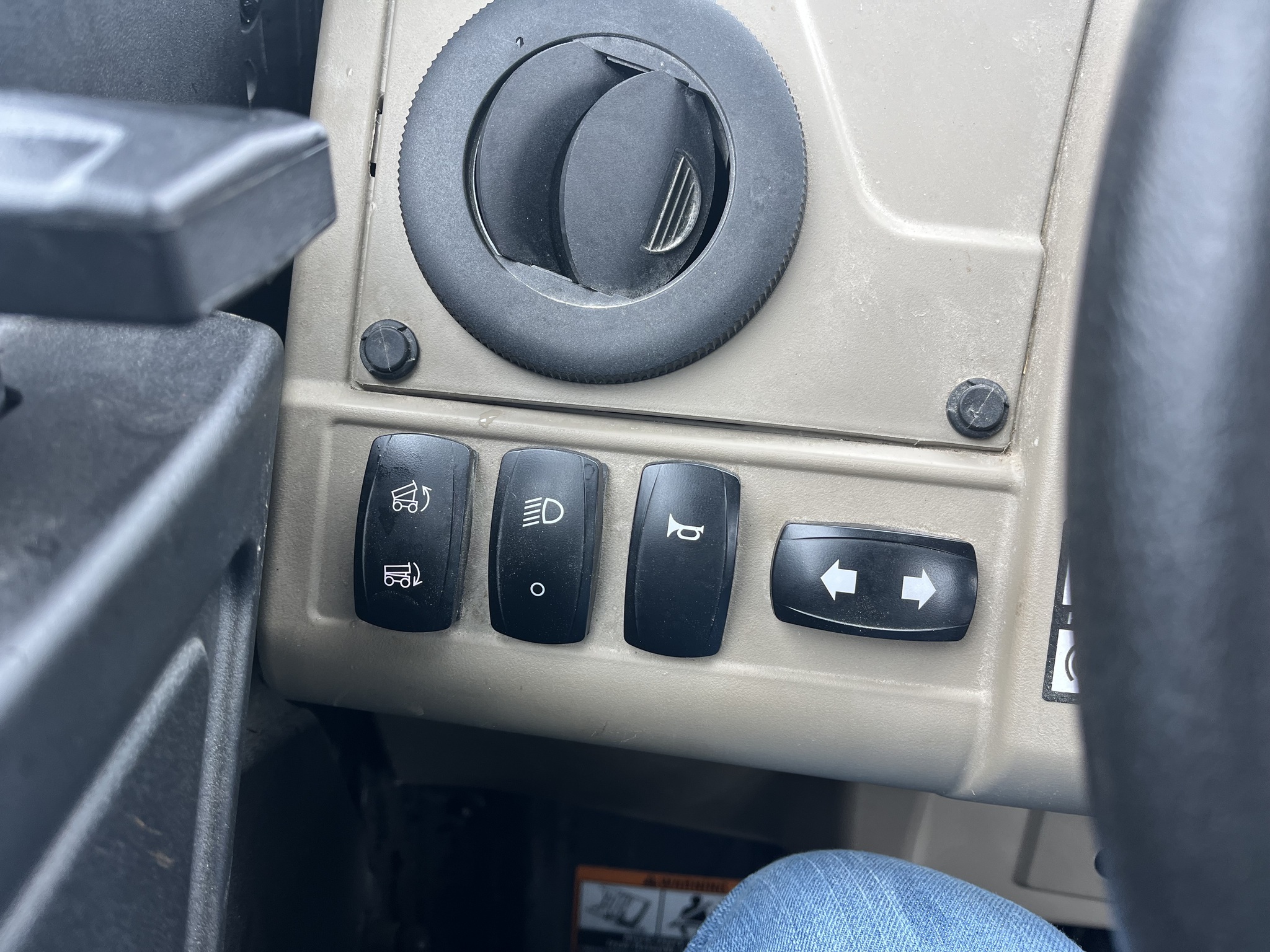 2022 John Deere XUV835R ATVs and Utility Vehicle