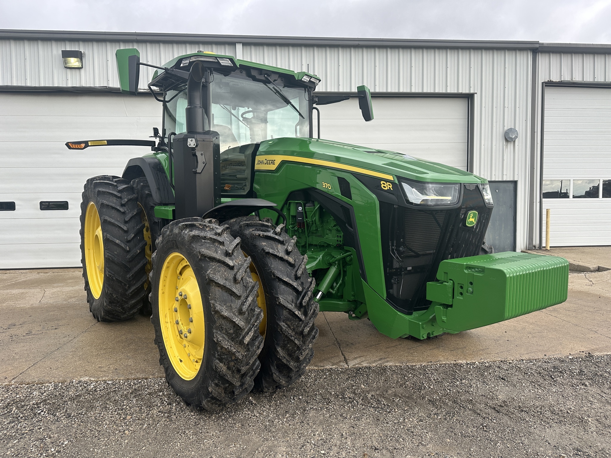 2025 John Deere 8R 370 Tractor