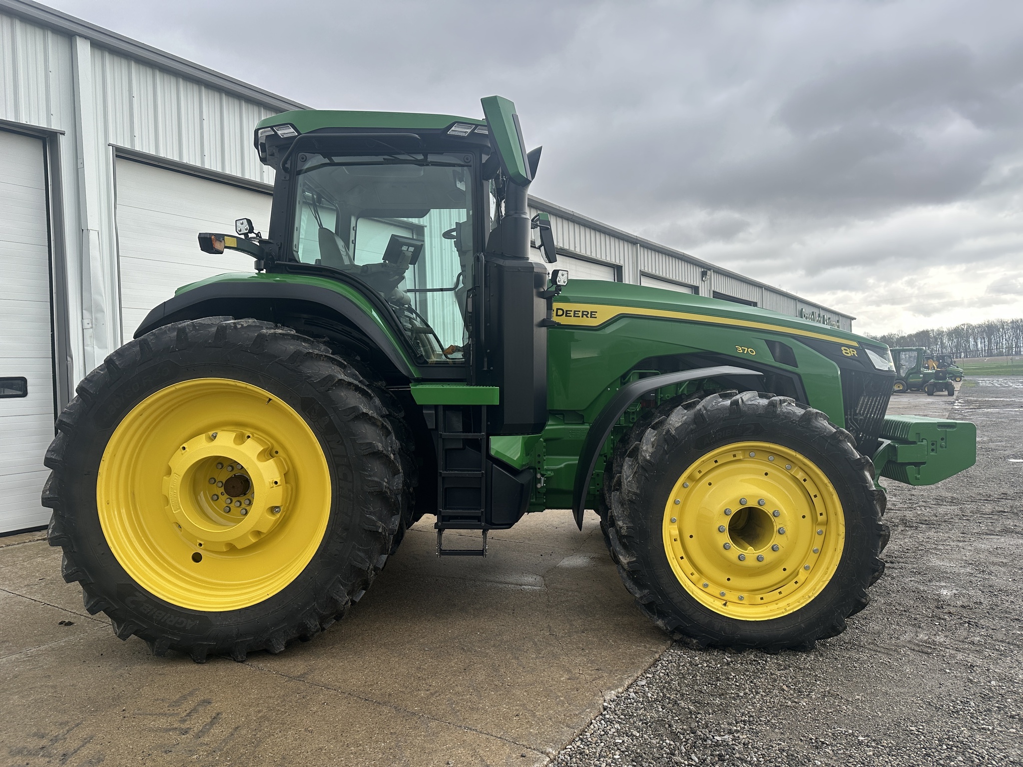 2025 John Deere 8R 370 Tractor