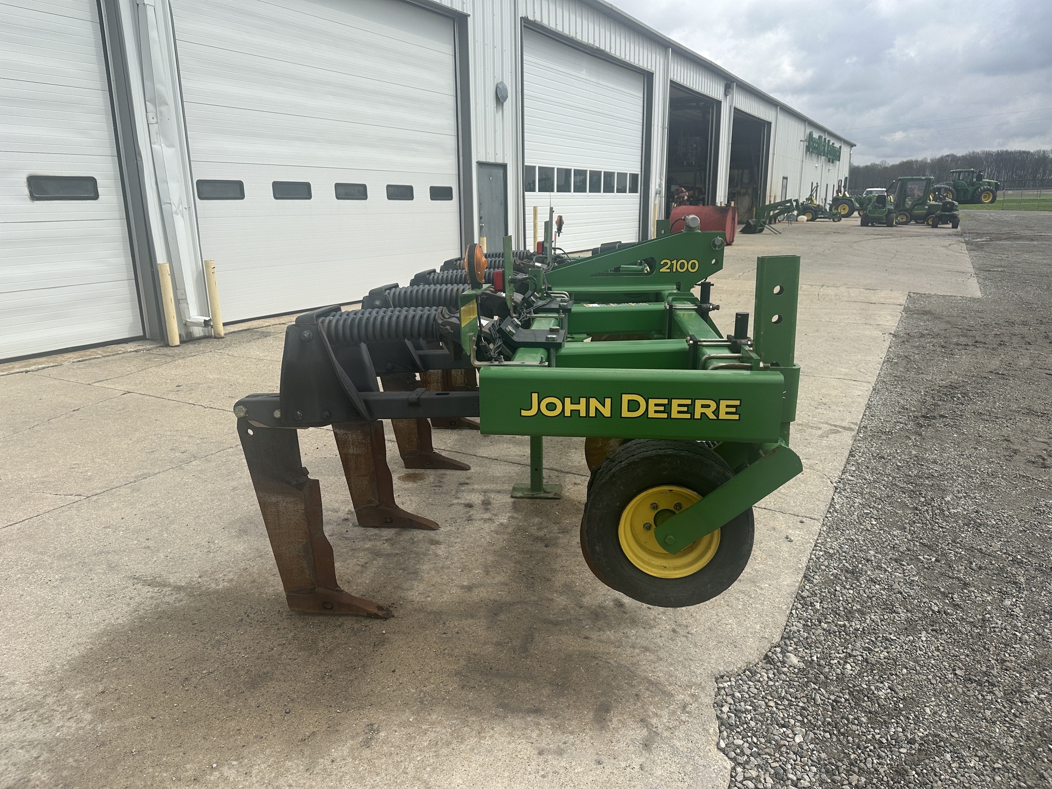 2010 John Deere 2100 In-Line Ripper