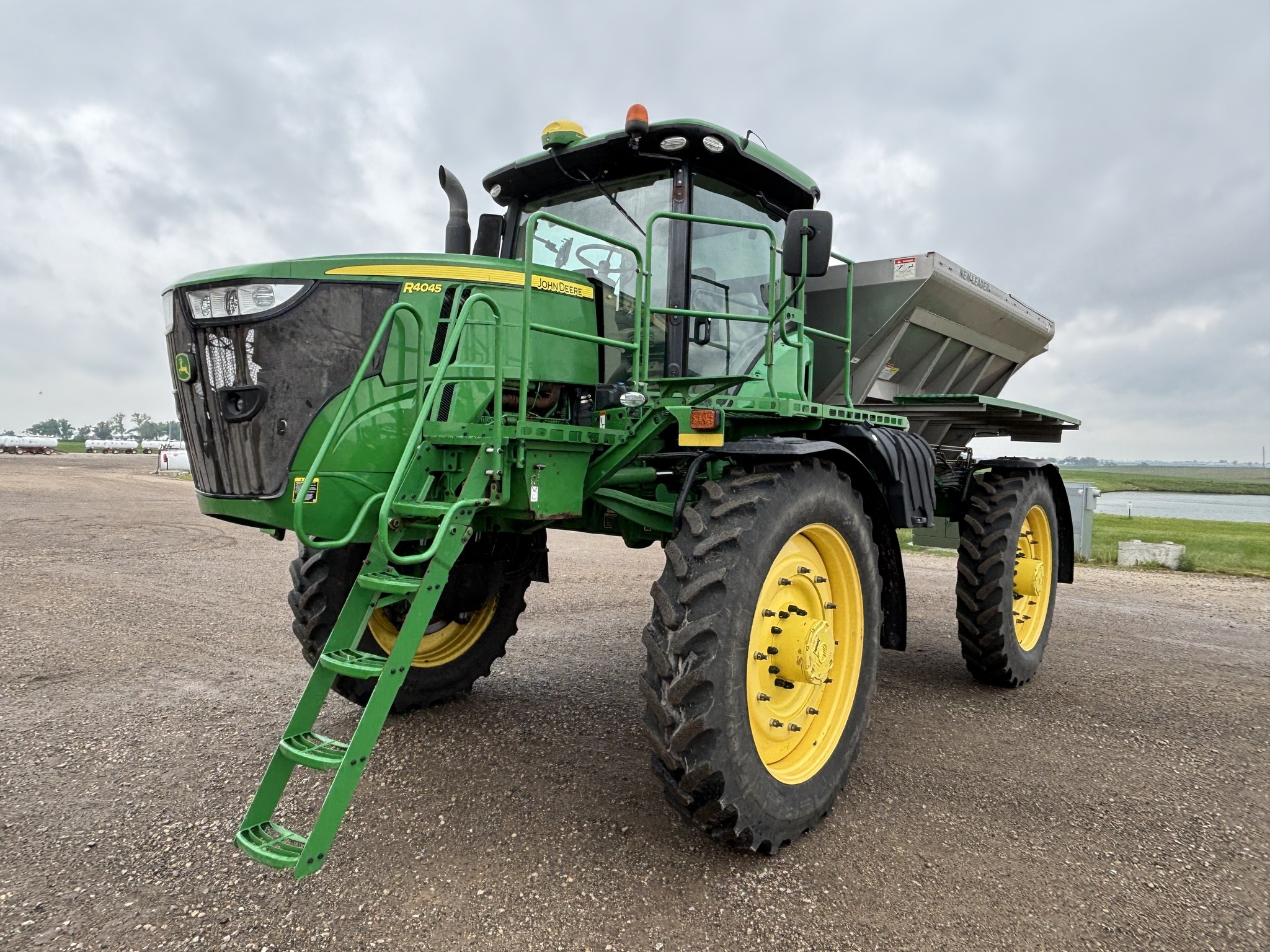 2020 John Deere R4045 Self-Propelled Sprayer