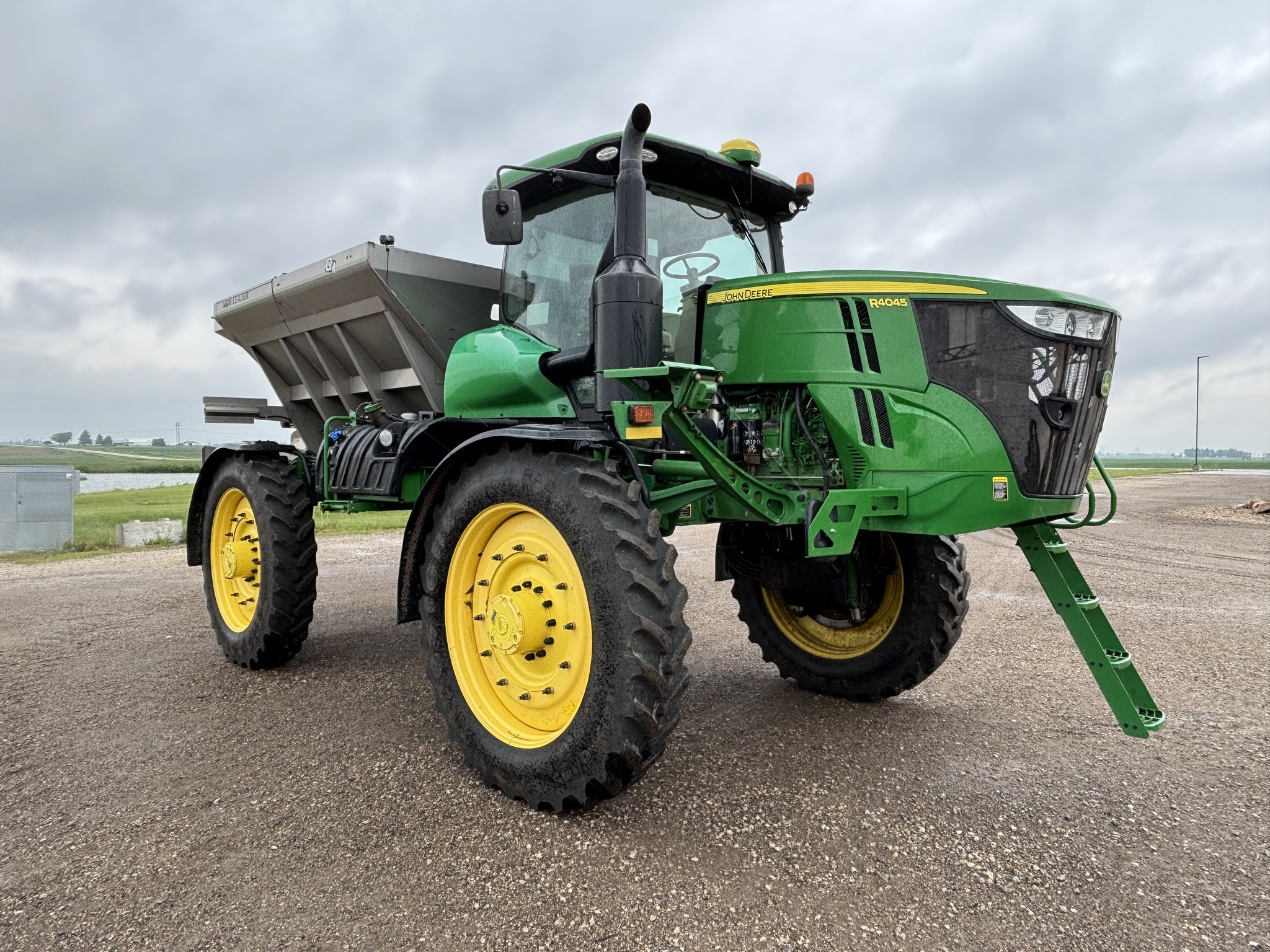 2020 John Deere R4045 Self-Propelled Sprayer