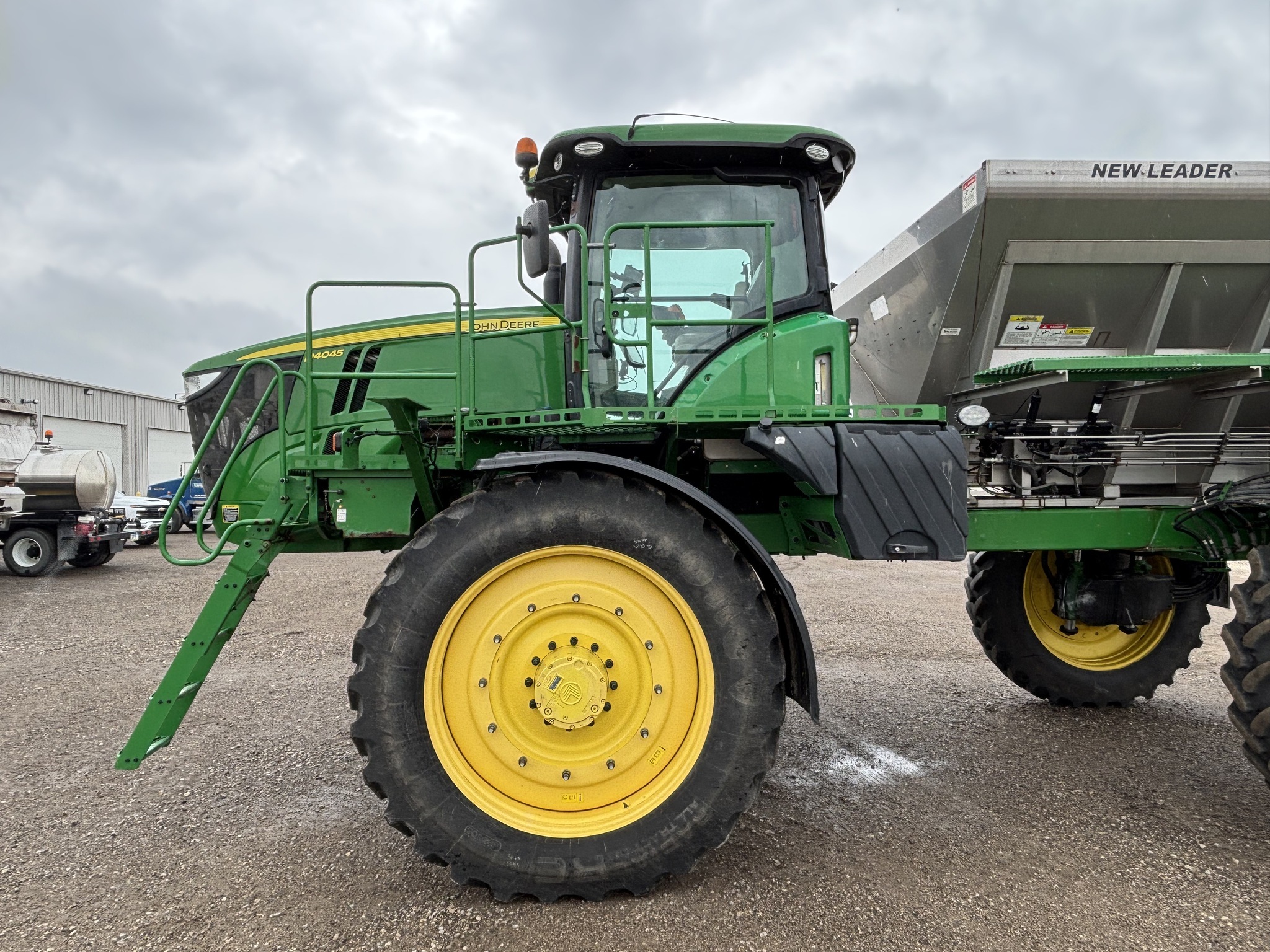 2020 John Deere R4045 Self-Propelled Sprayer