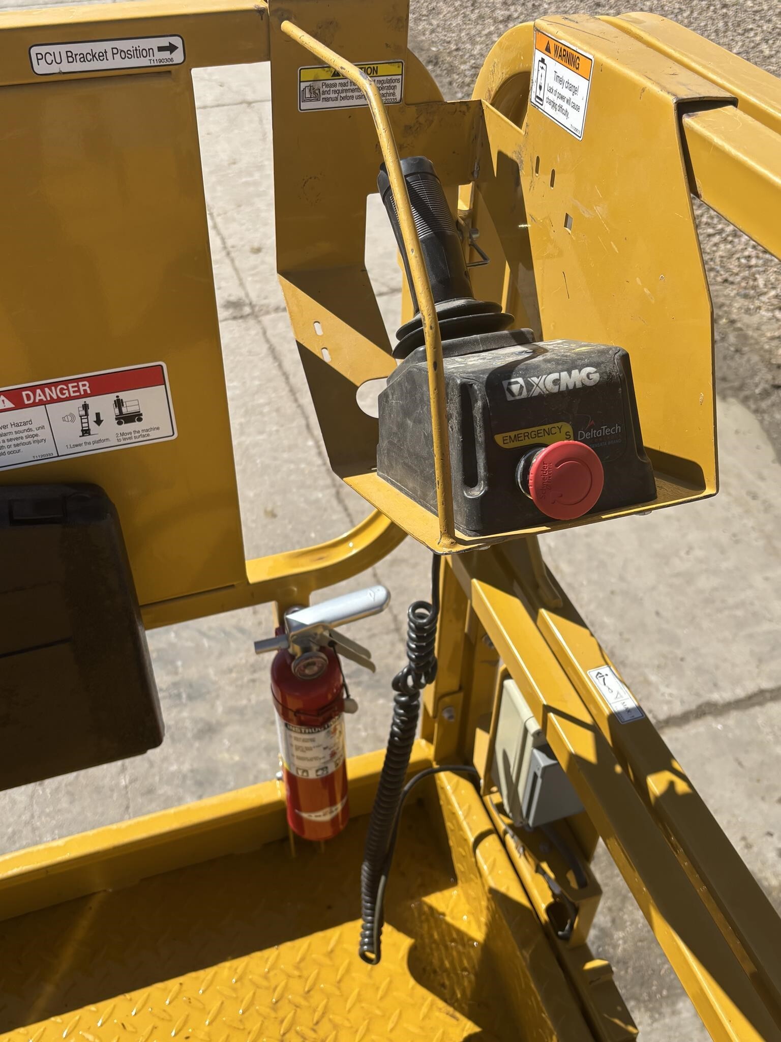 2023 XCMG XG4047AC Scissor/Boom Lift