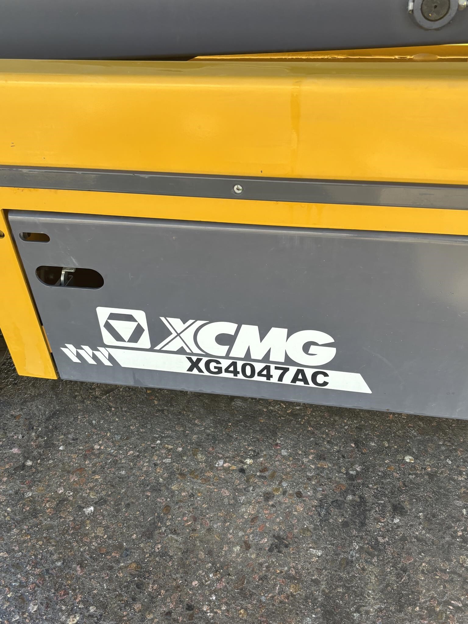 2023 XCMG XG4047AC Scissor/Boom Lift