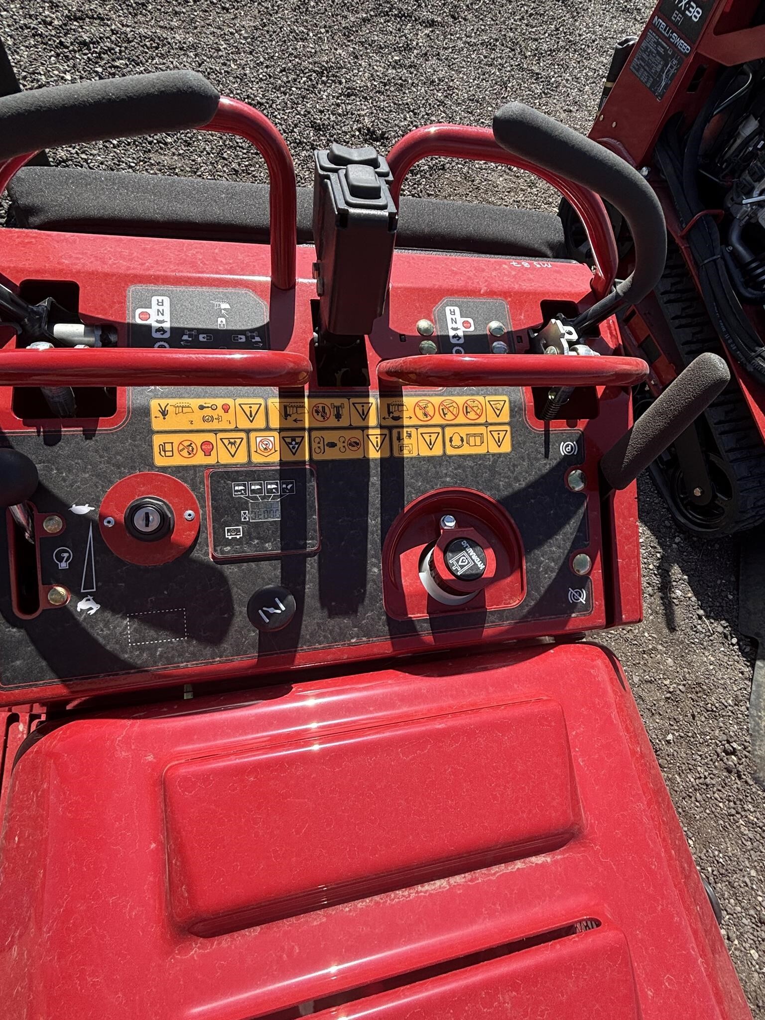 2025 Toro ULTRA BUGGY 2500-TS Compacting and Paving