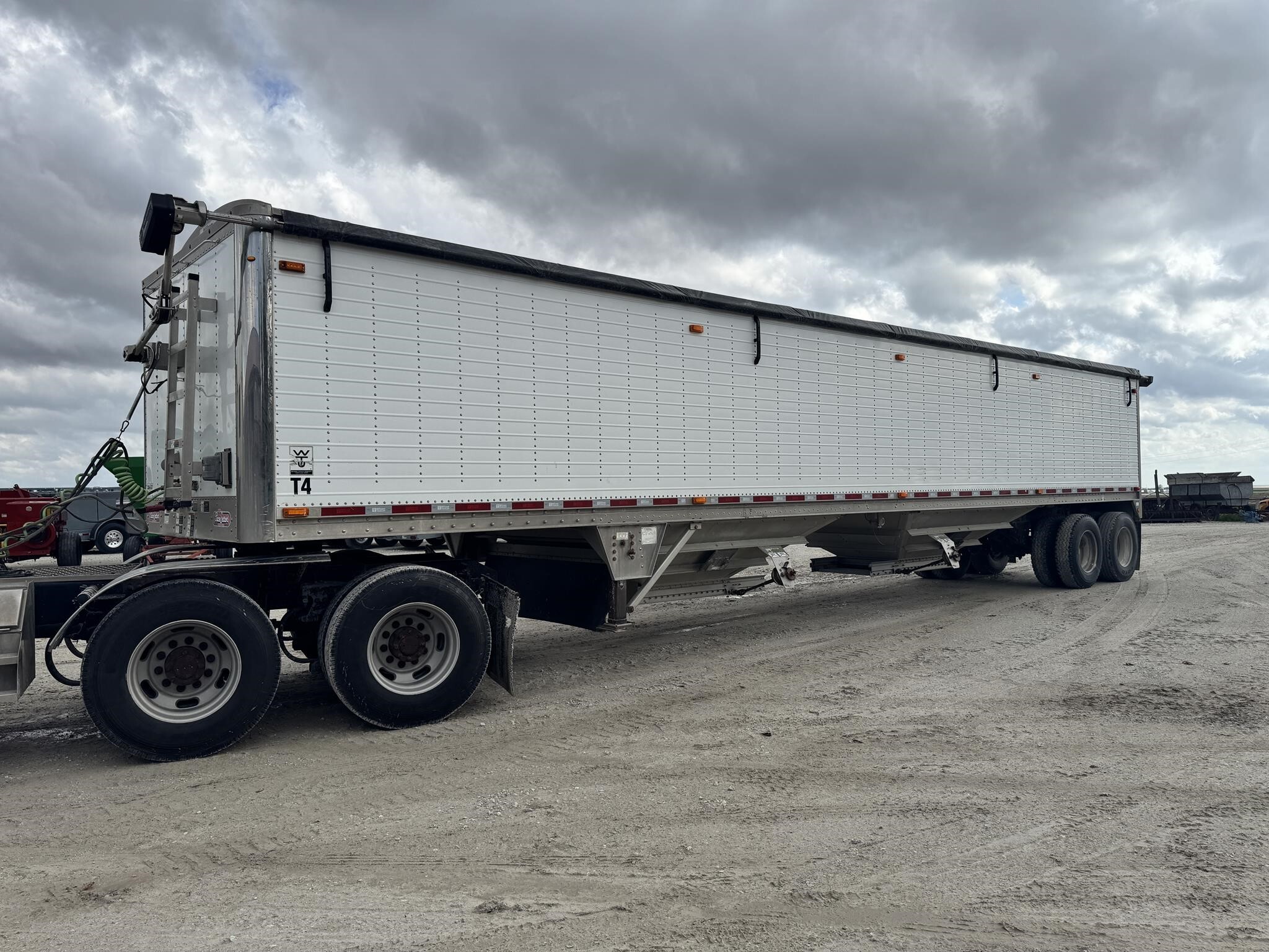 2014 Wilson DWH-550 Grain Trailer
