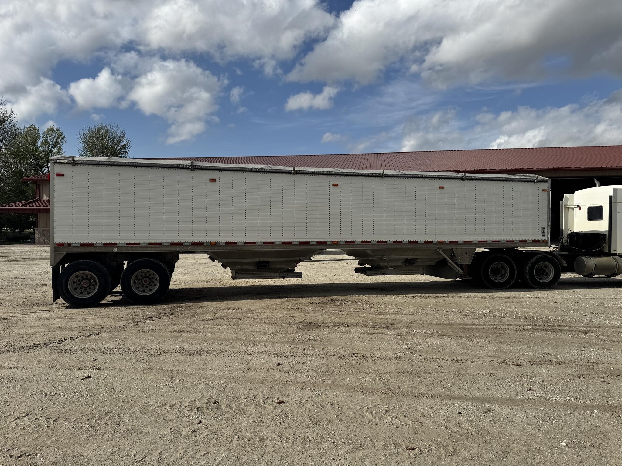 2014 Wilson DWH-550 Grain Trailer