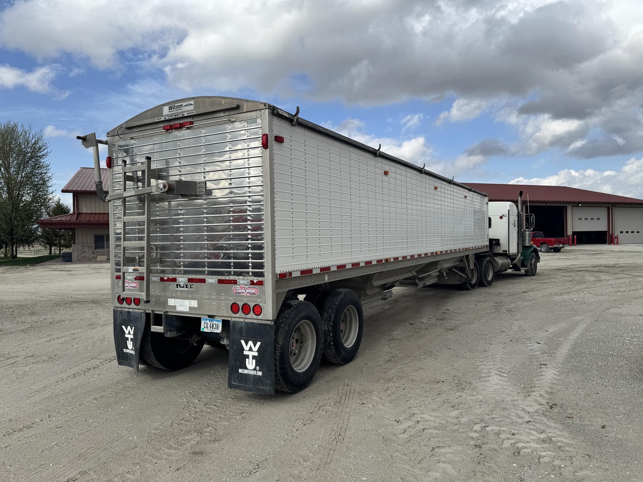 2014 Wilson DWH-550 Grain Trailer