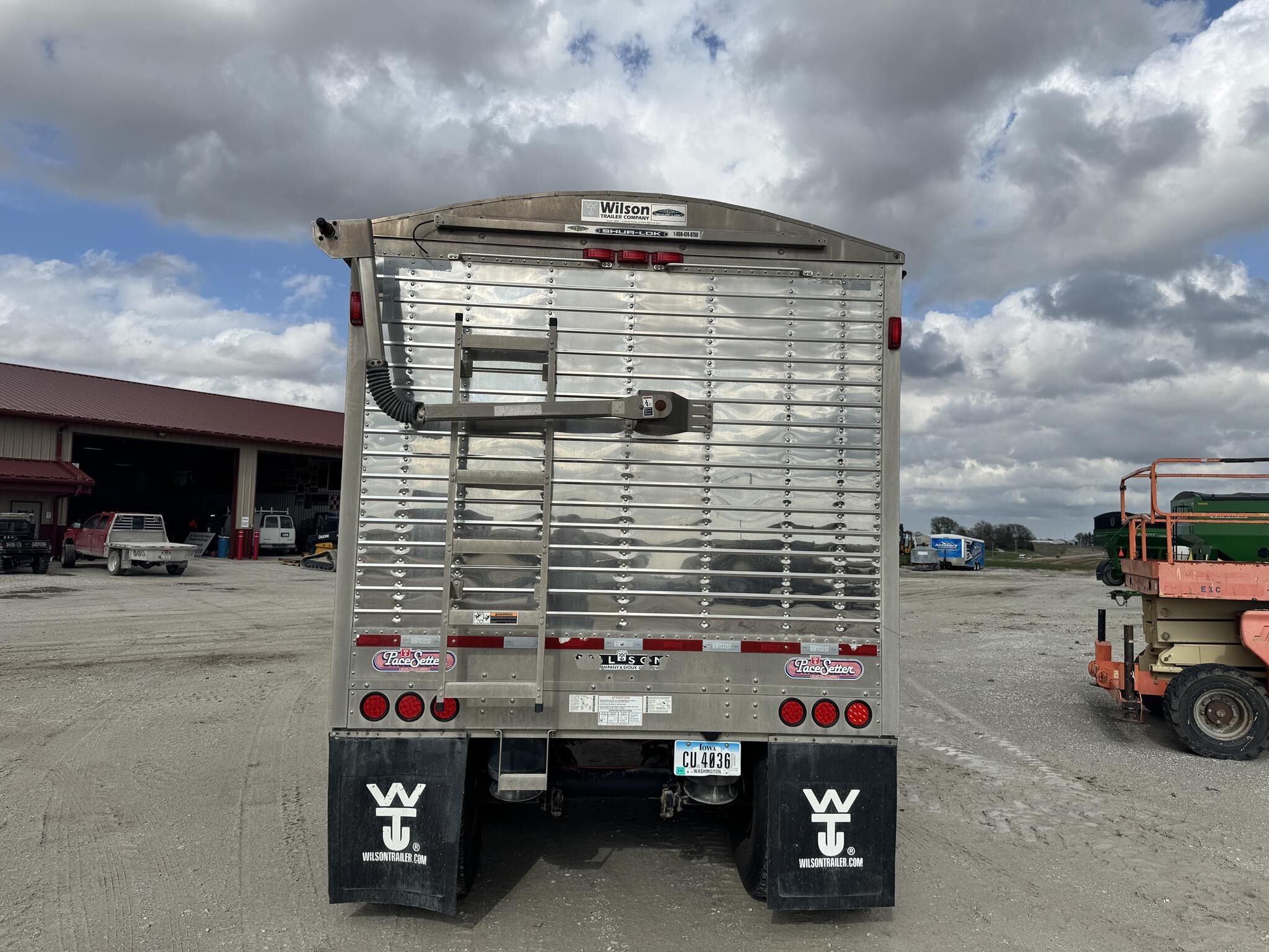 2014 Wilson DWH-550 Grain Trailer