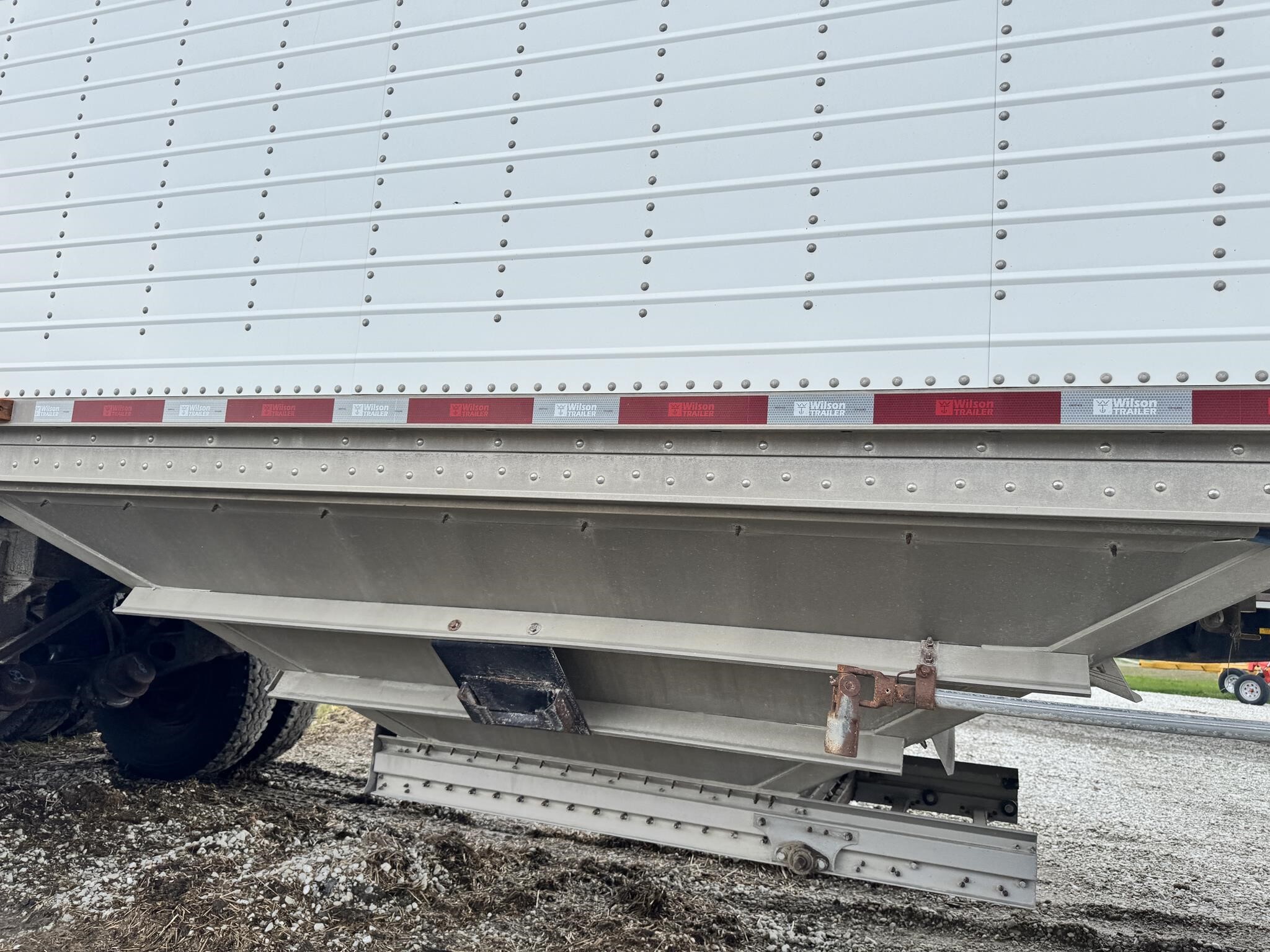 2014 Wilson DWH-550 Grain Trailer