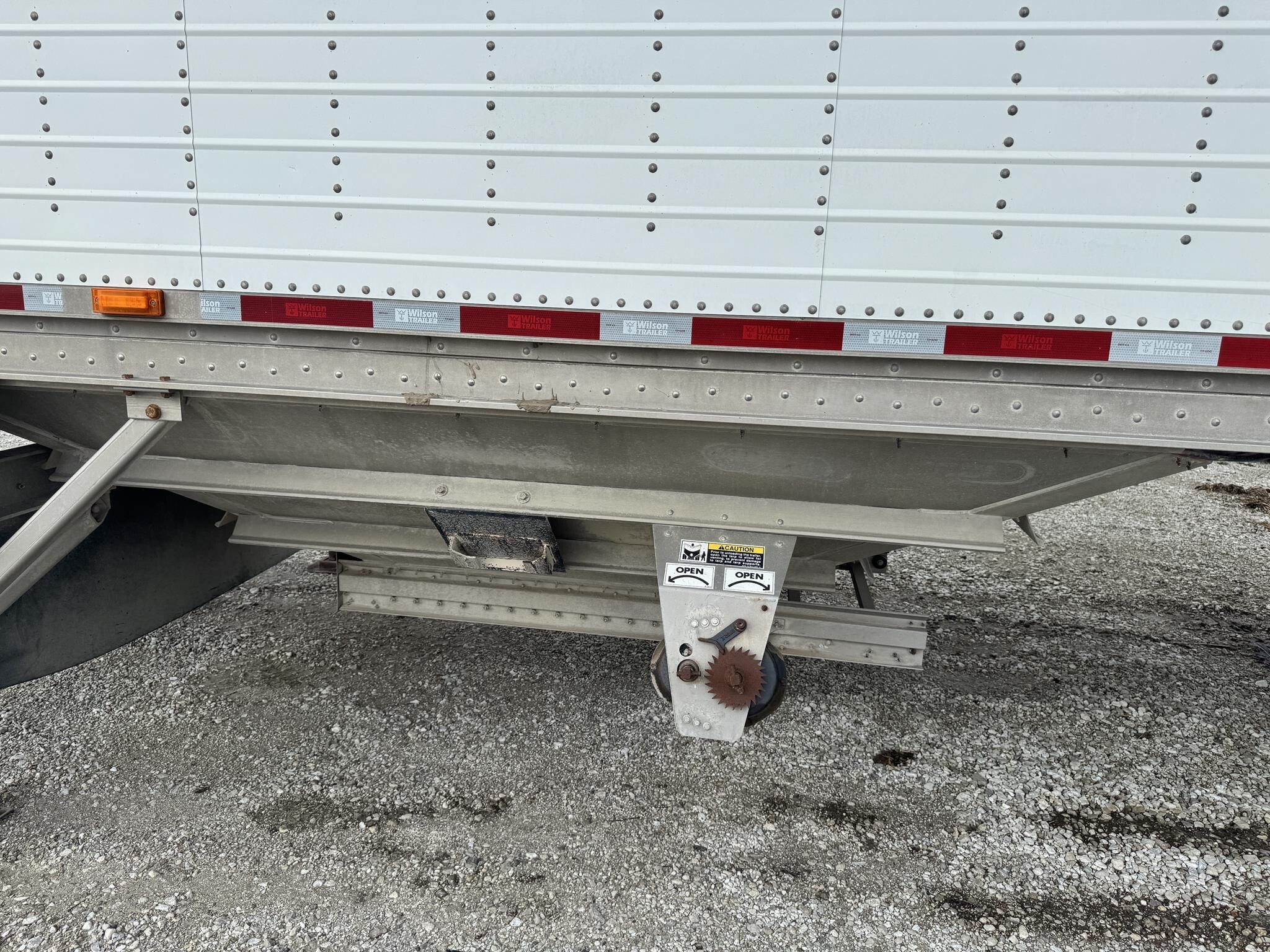 2014 Wilson DWH-550 Grain Trailer