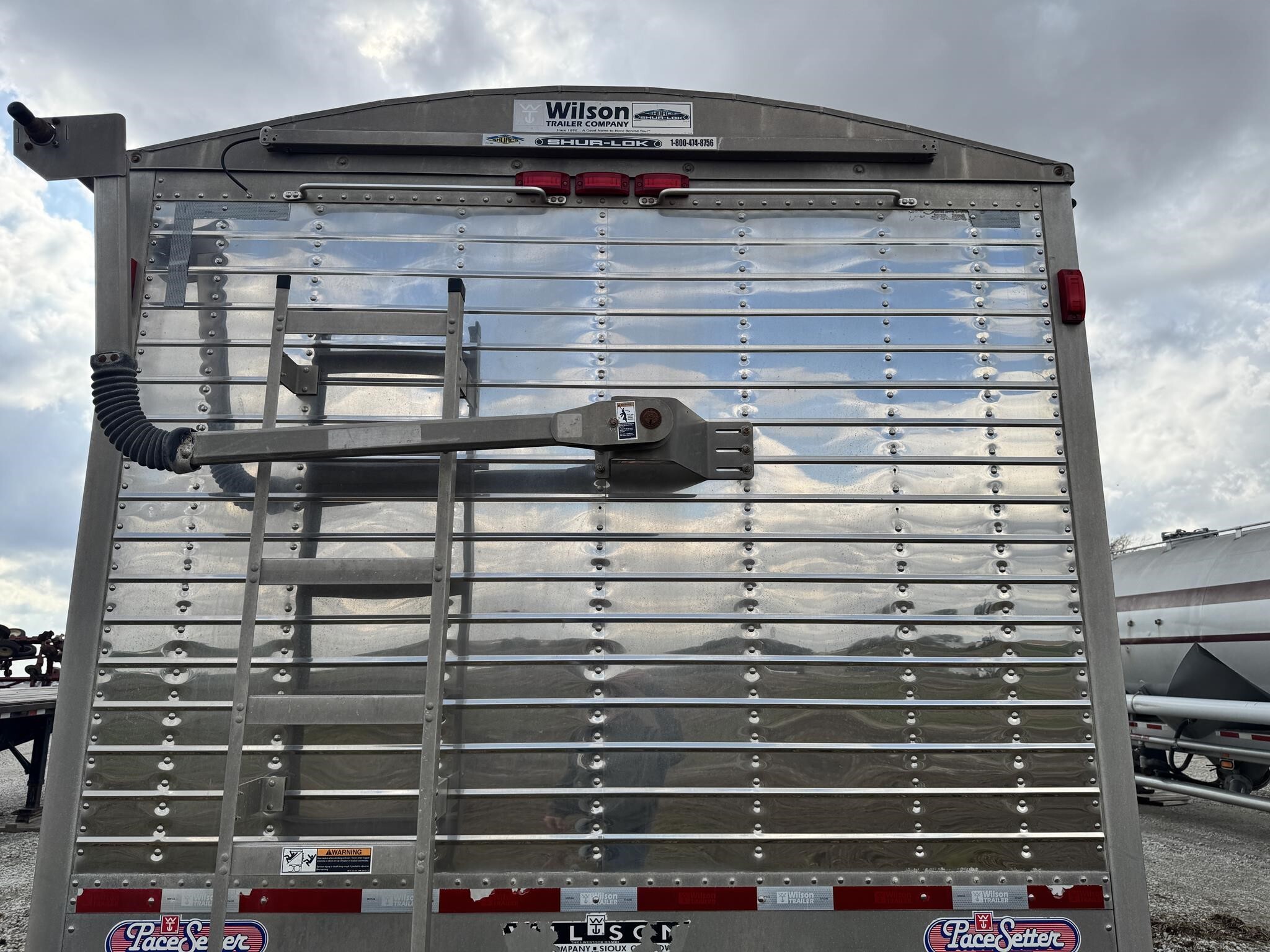 2014 Wilson DWH-550 Grain Trailer
