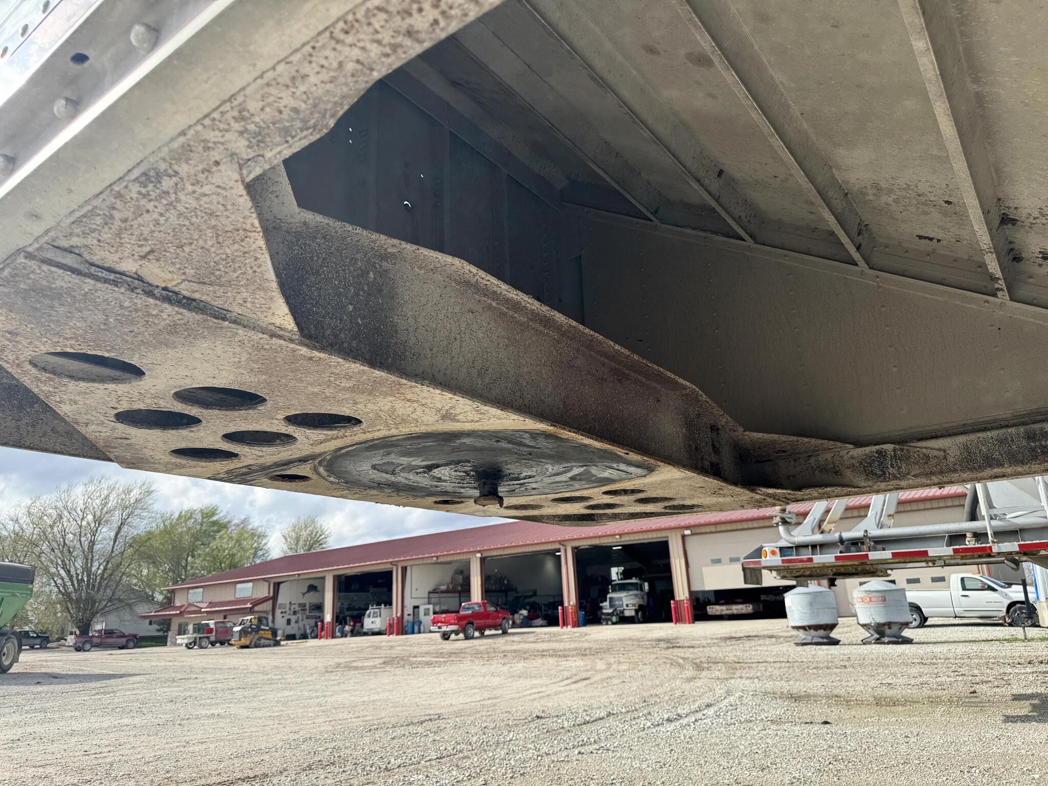 2014 Wilson DWH-550 Grain Trailer