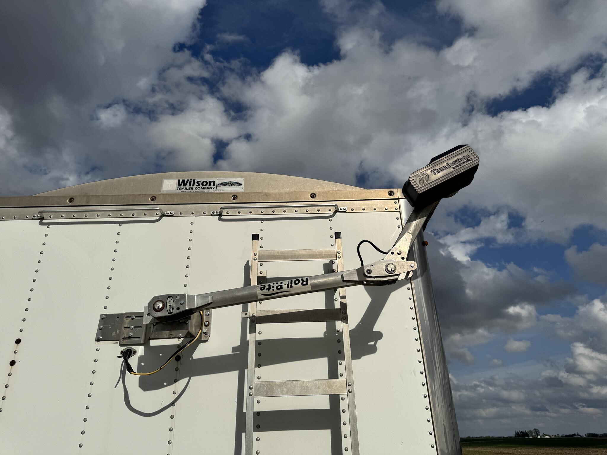 2014 Wilson DWH-550 Grain Trailer