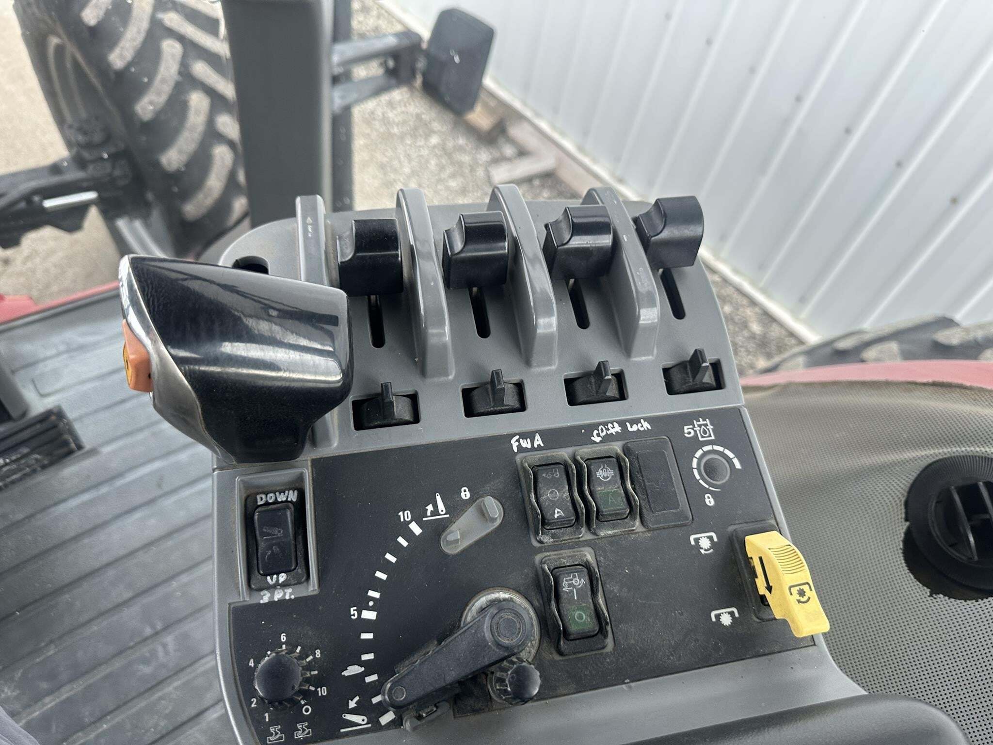 1999 Case IH MX240 Tractor