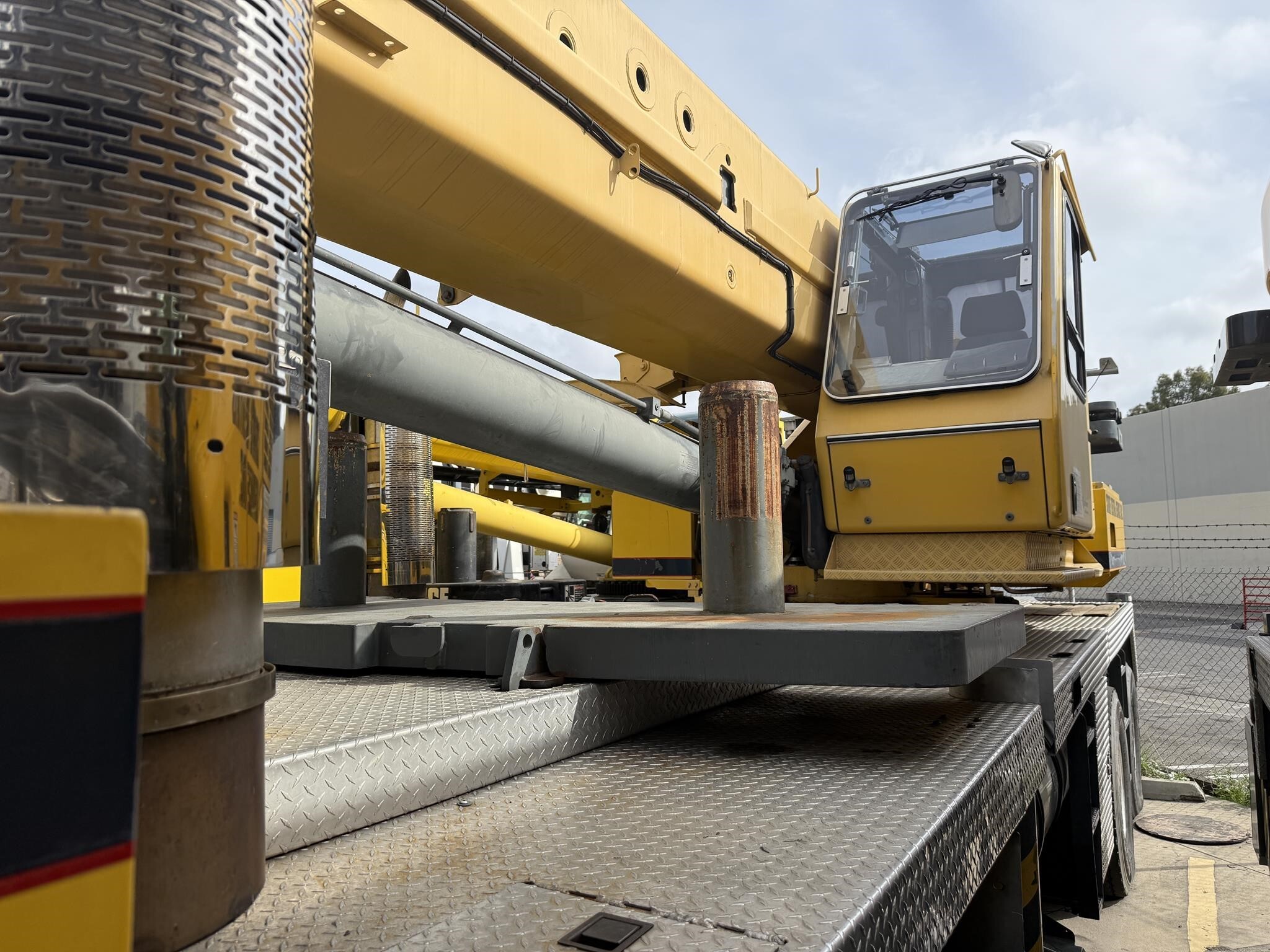 2004 Grove TMS900E Crane