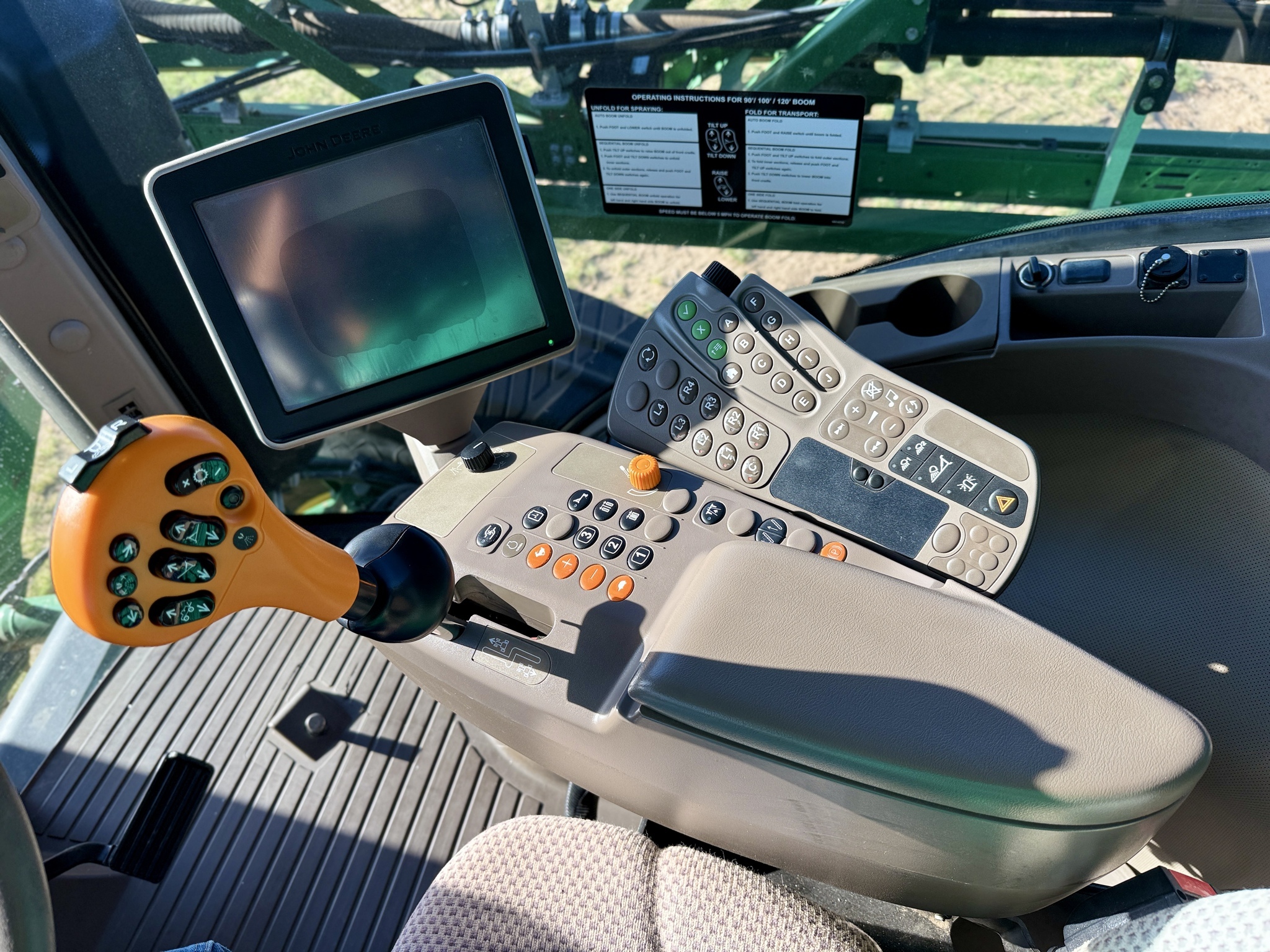 2014 John Deere R4030 Self-Propelled Sprayer