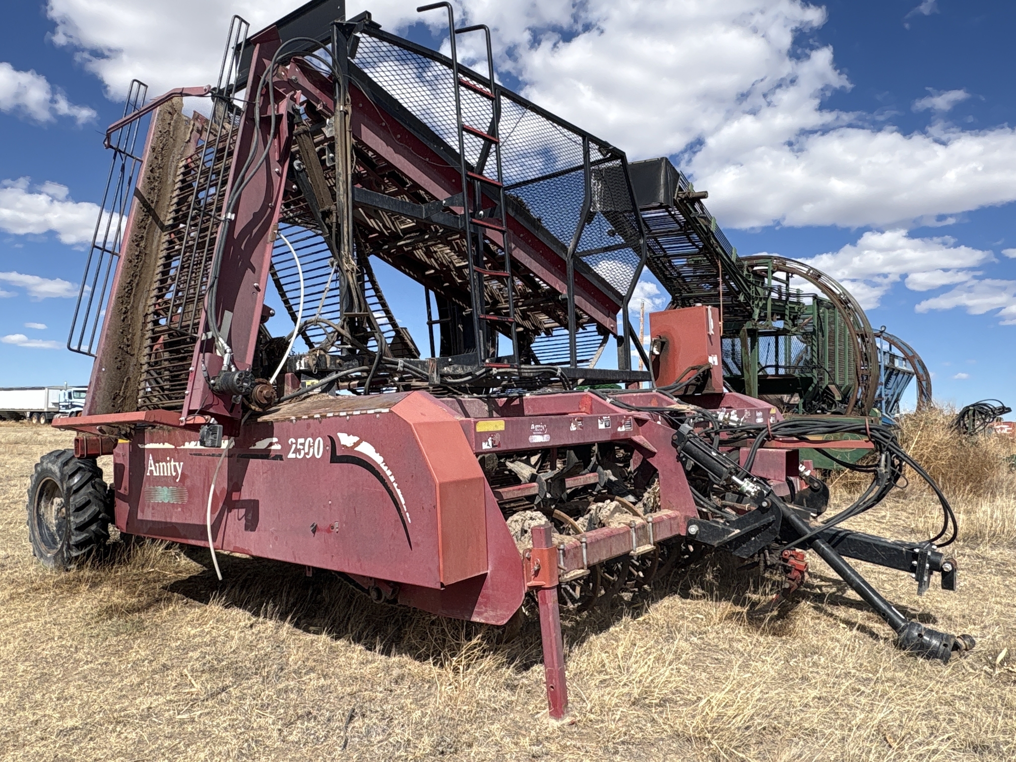 2010 Amity 2500 Beet Equipment