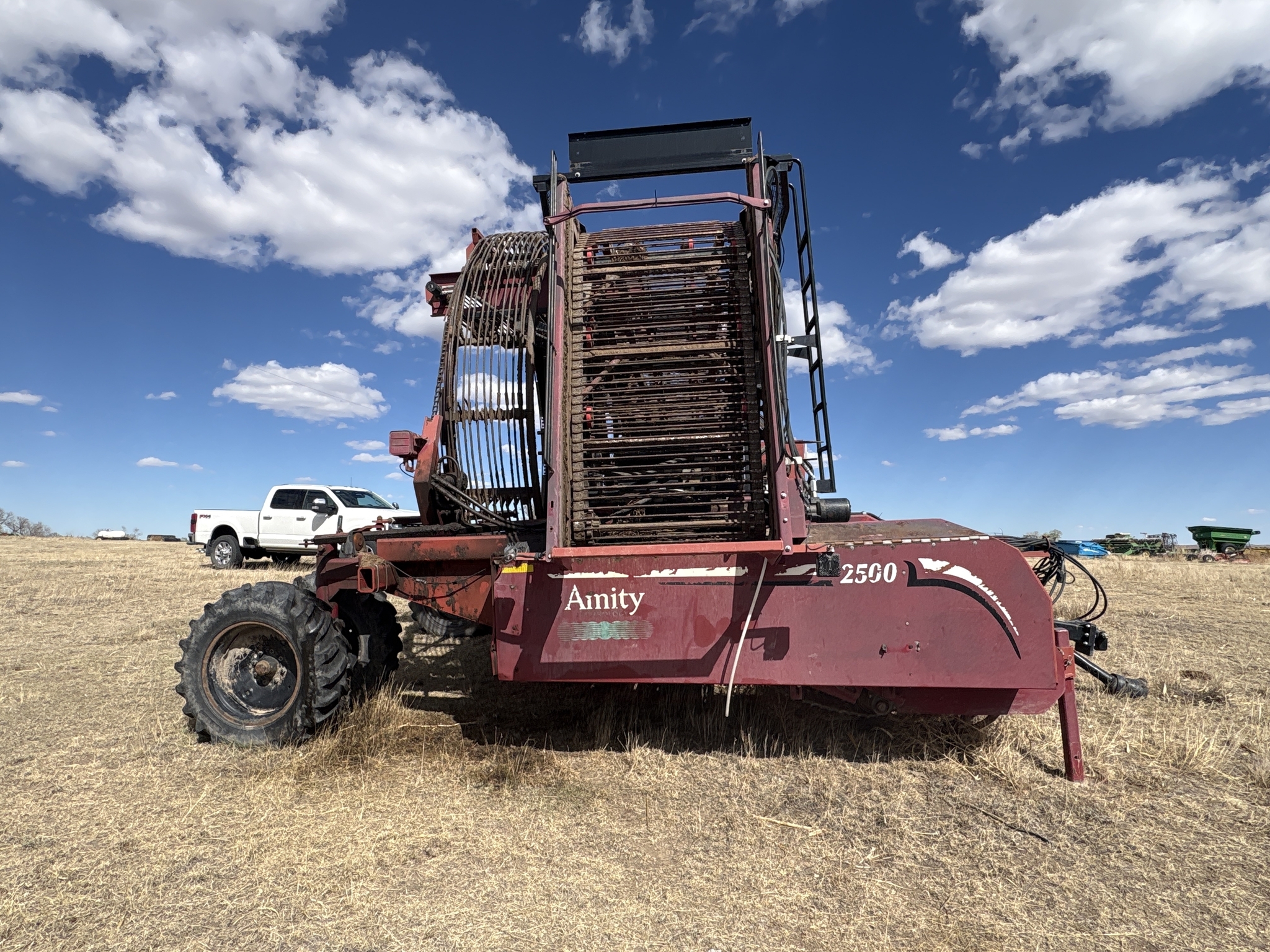 2010 Amity 2500 Beet Equipment