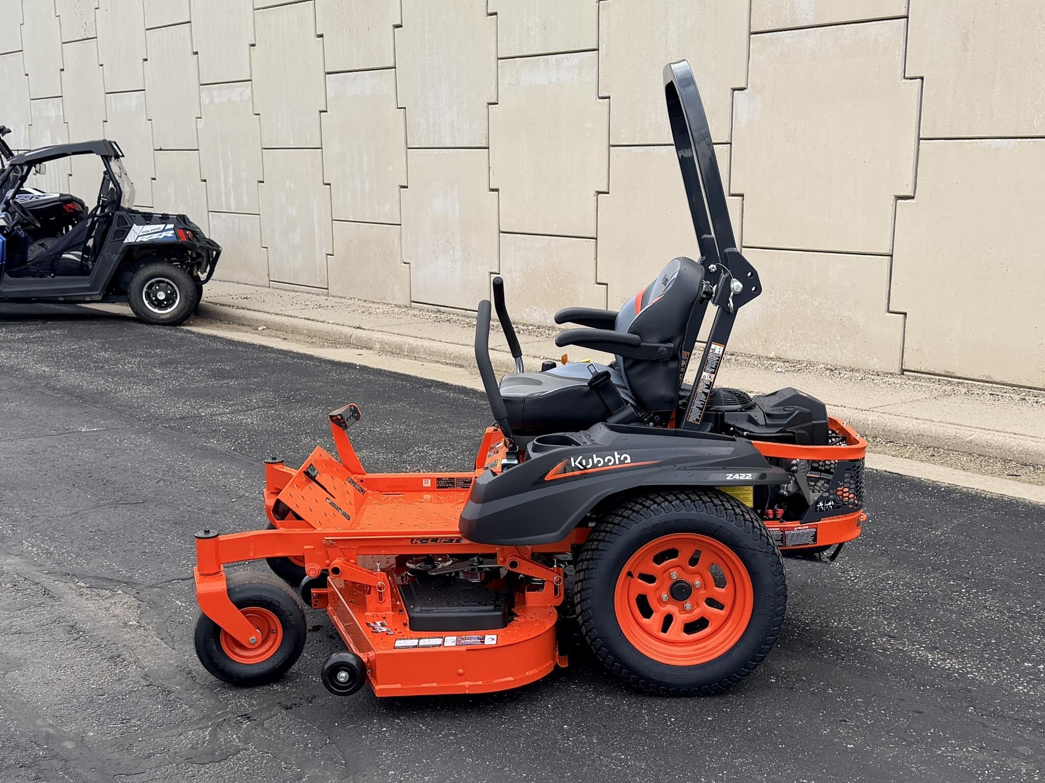 2026 Kubota Z422 Lawn Mower