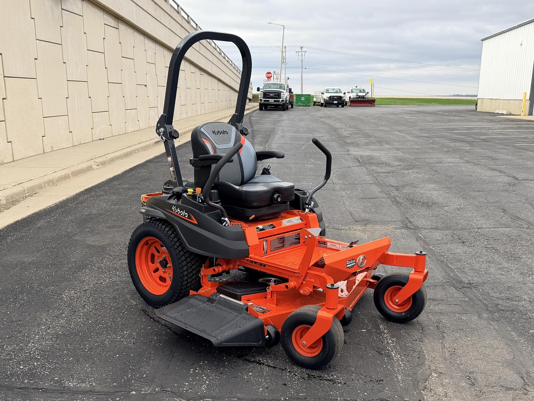 2026 Kubota Z422 Lawn Mower