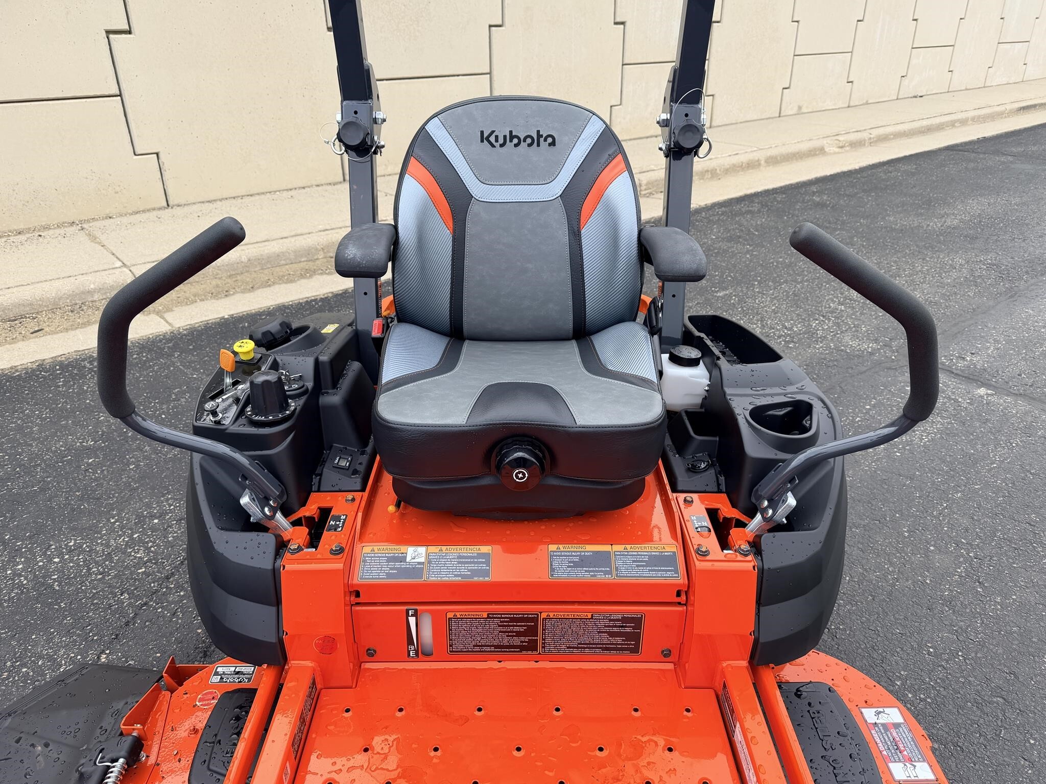 2026 Kubota Z422 Lawn Mower