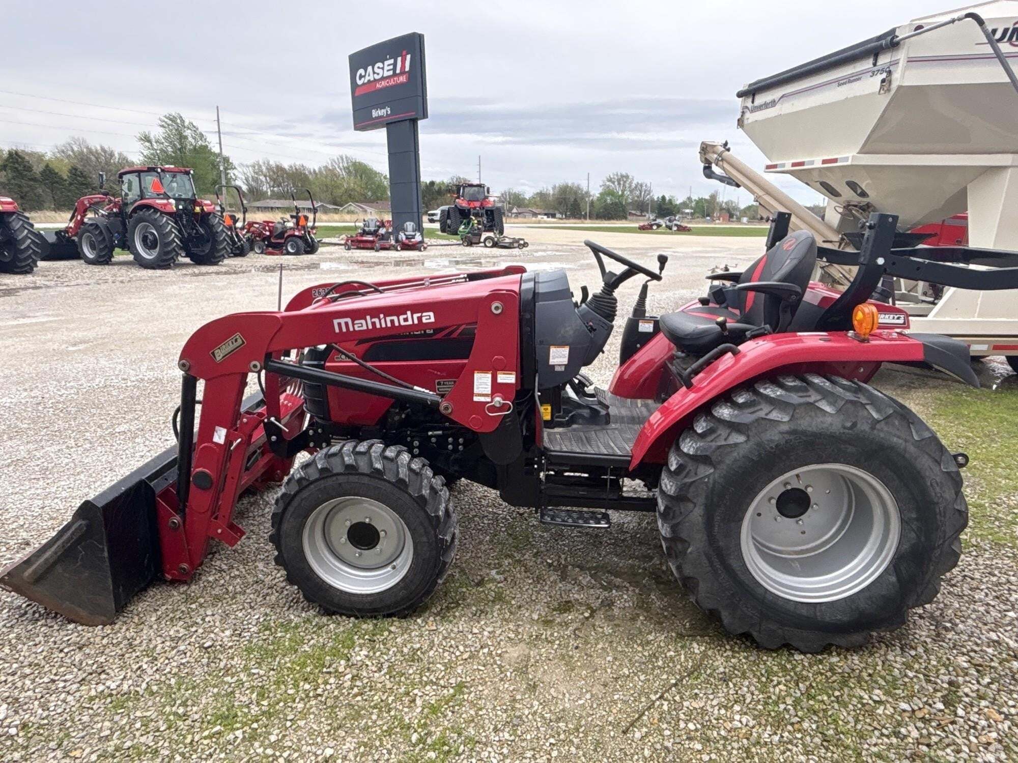 2022 Mahindra 2638 HST Tractor