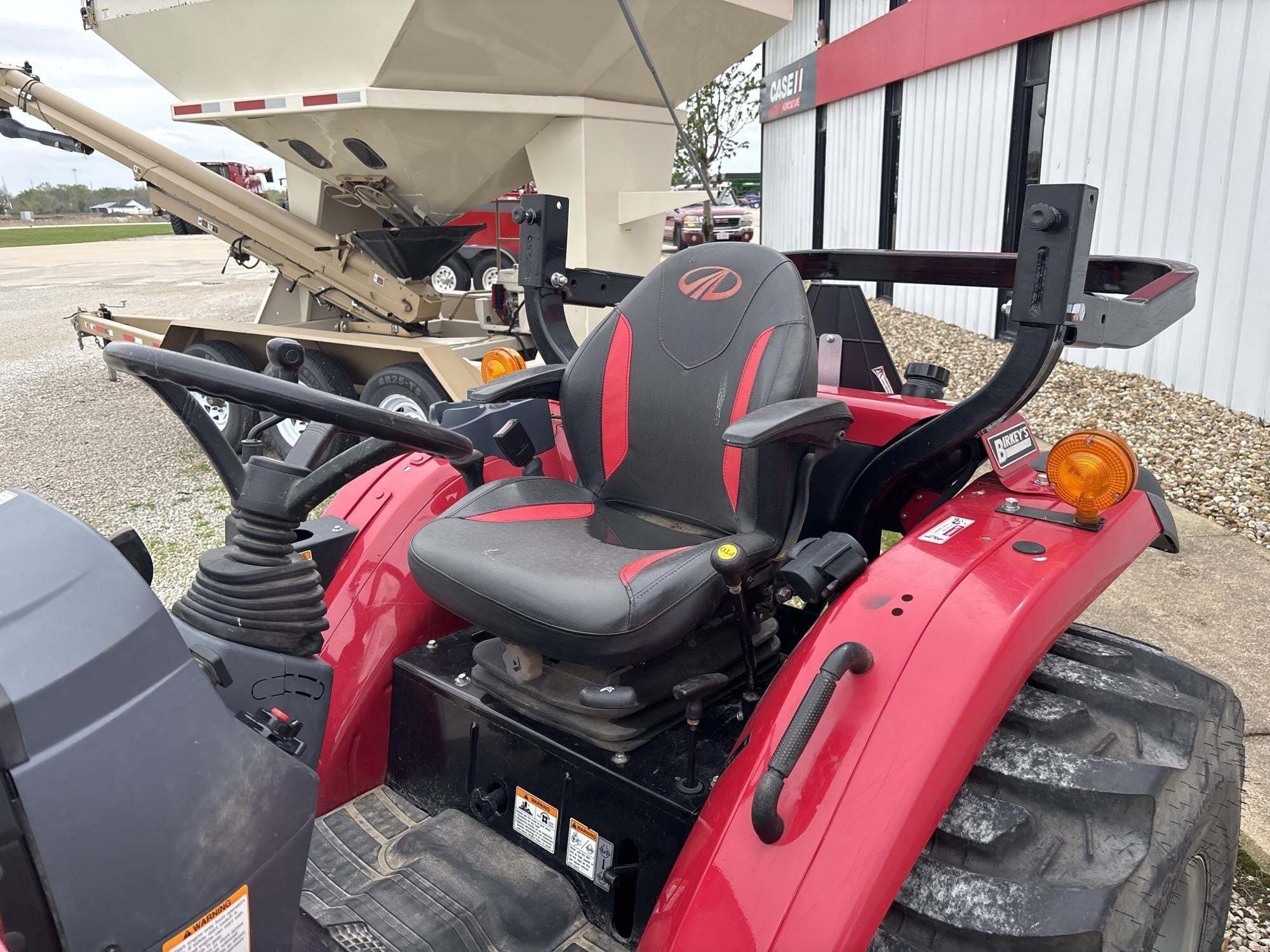 2022 Mahindra 2638 HST Tractor