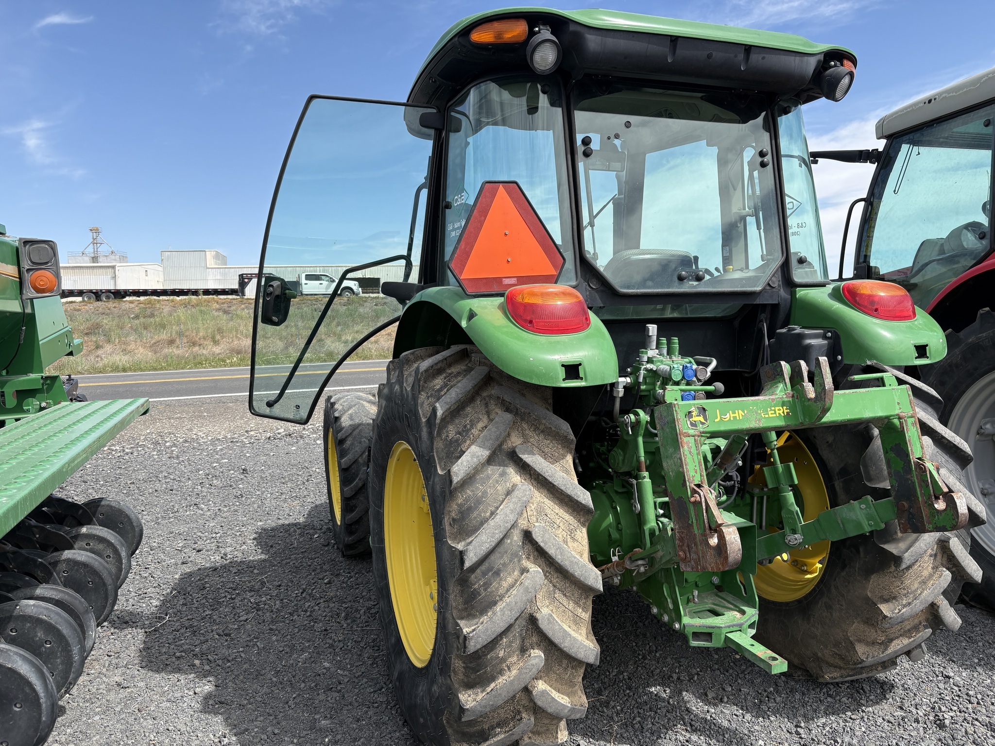 2018 John Deere 5085E Tractor