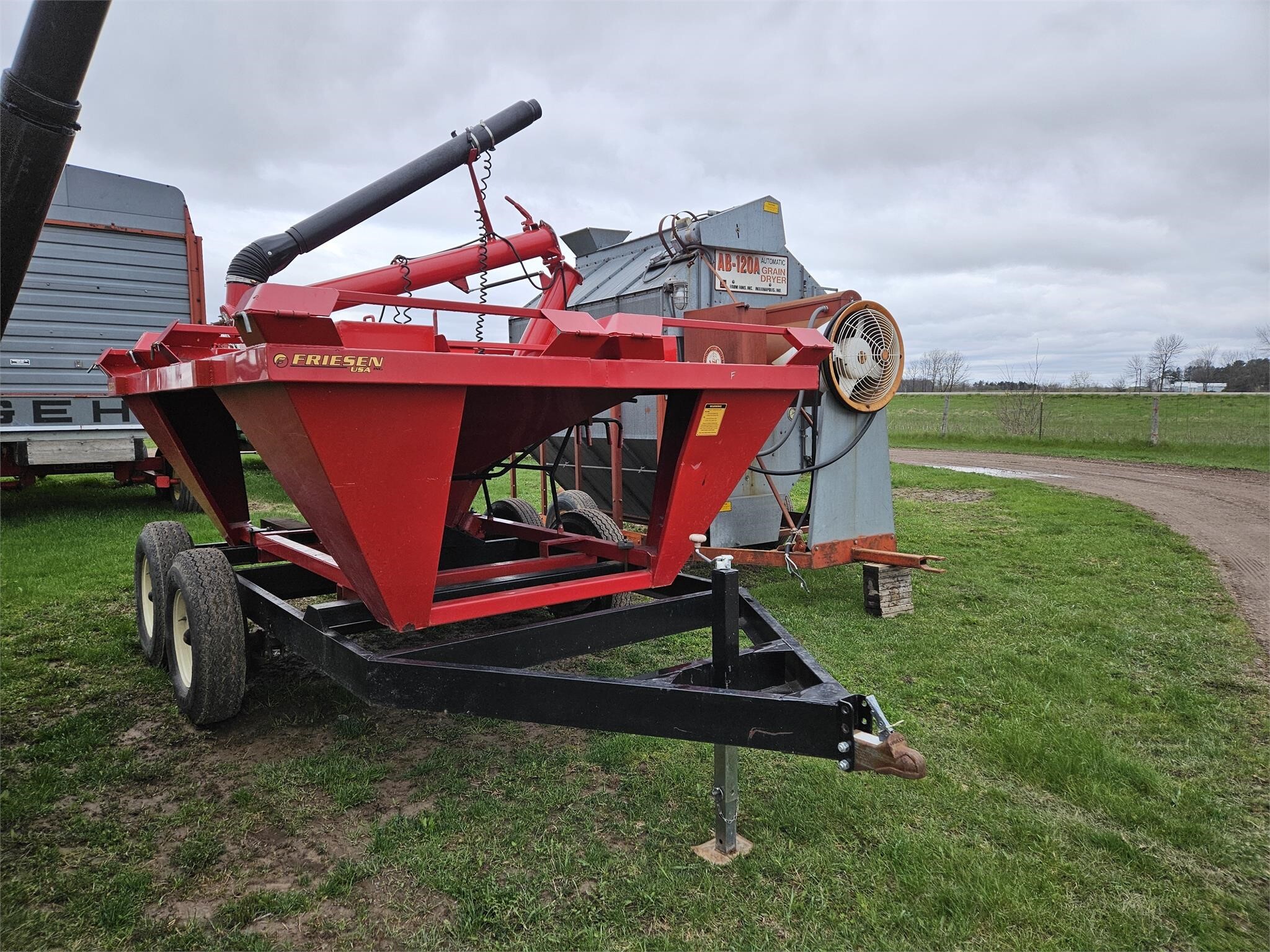  Friesen Titan 4 Seed Tender