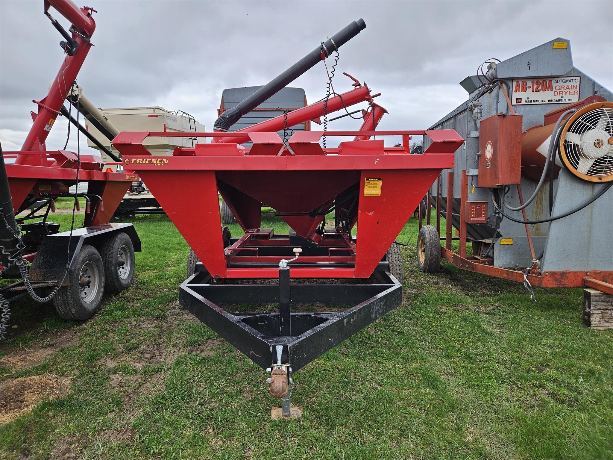  Friesen Titan 4 Seed Tender