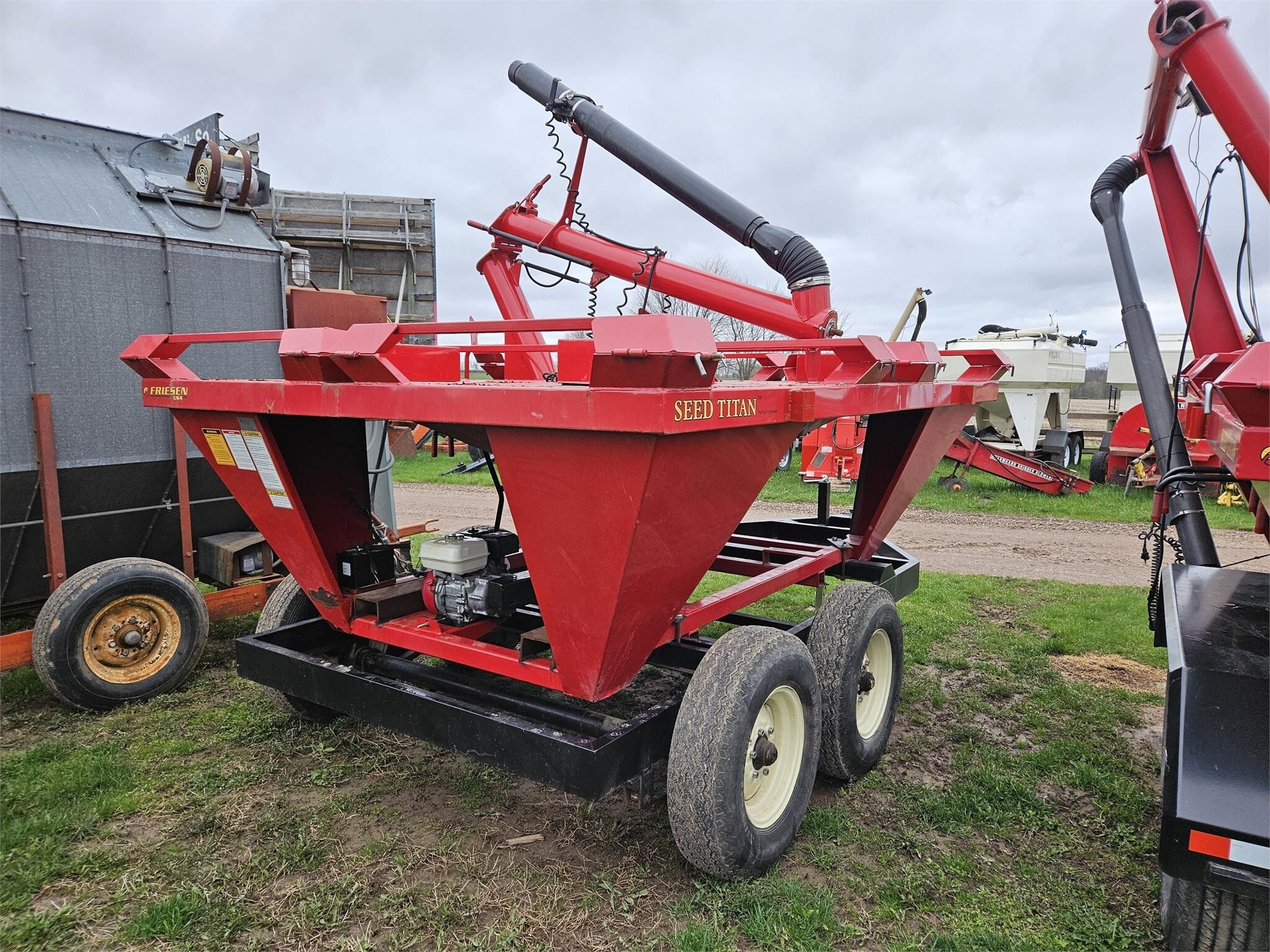  Friesen Titan 4 Seed Tender