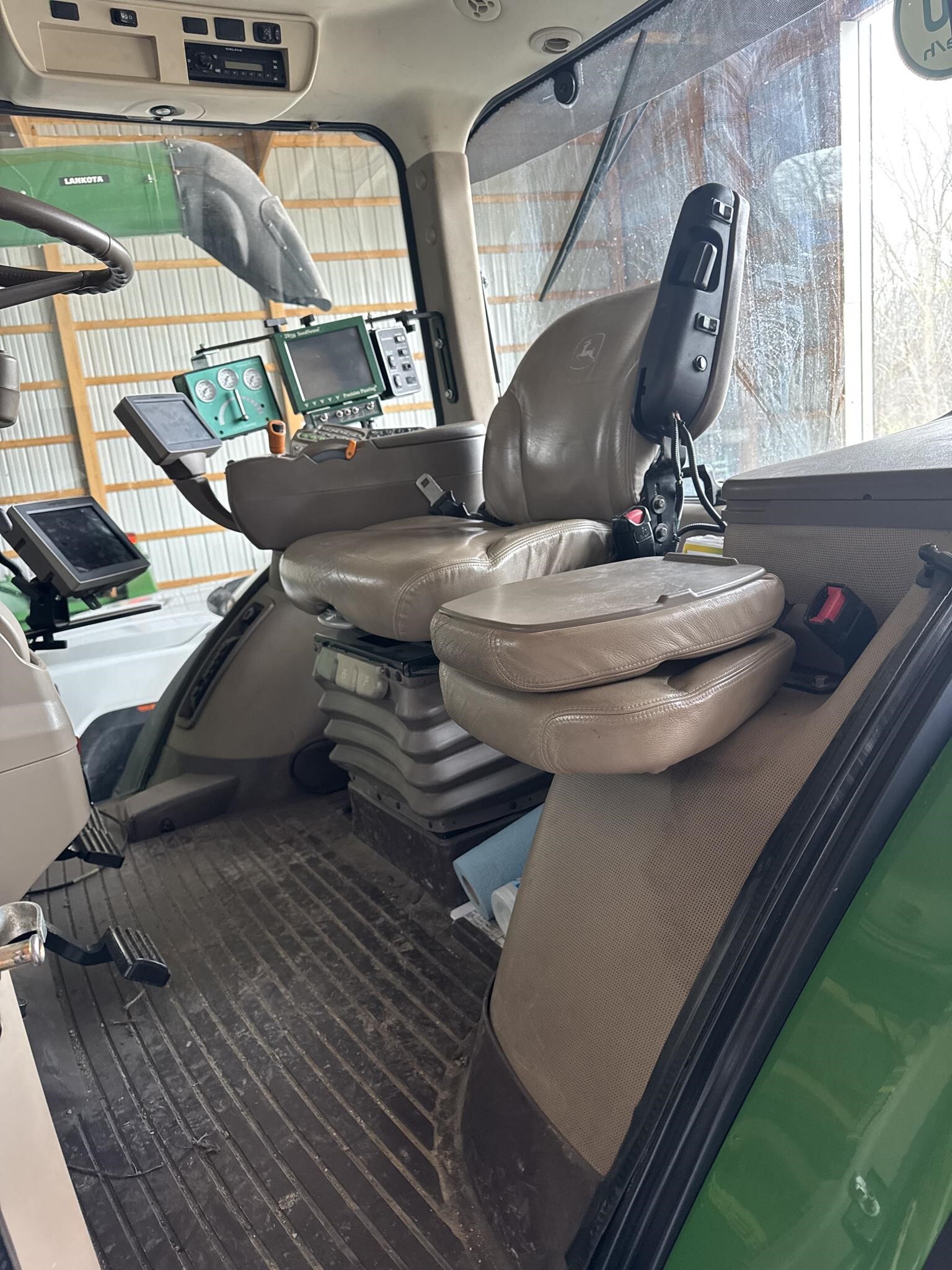 2011 John Deere 8360R Tractor