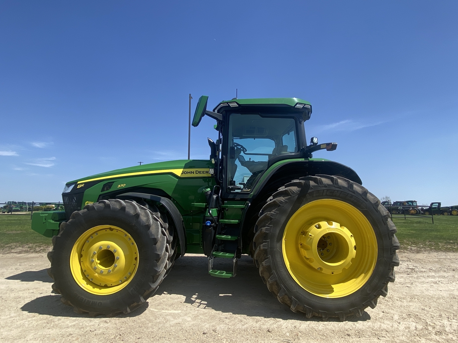 2023 John Deere 8R 370 Tractor
