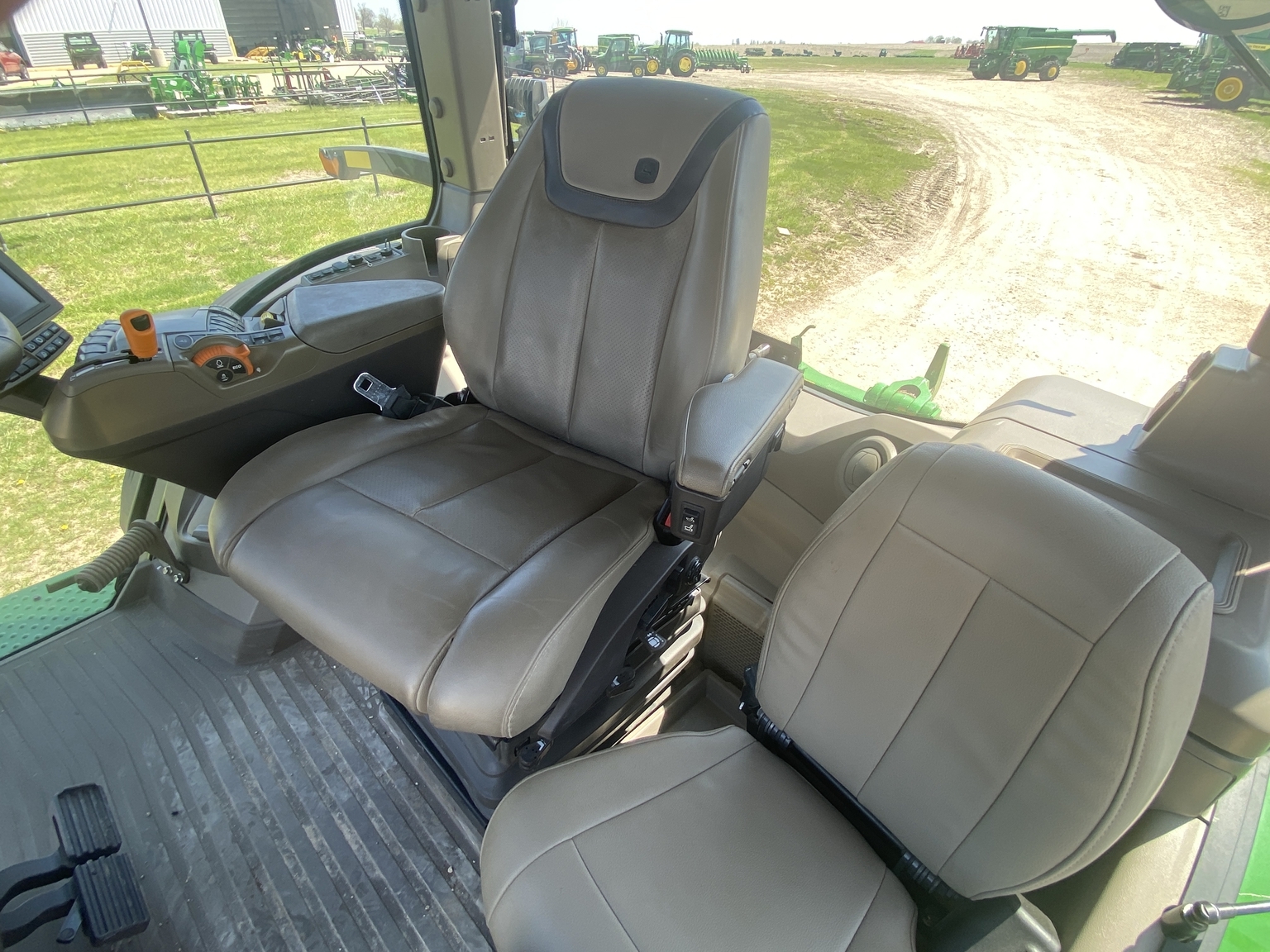 2023 John Deere 8R 370 Tractor