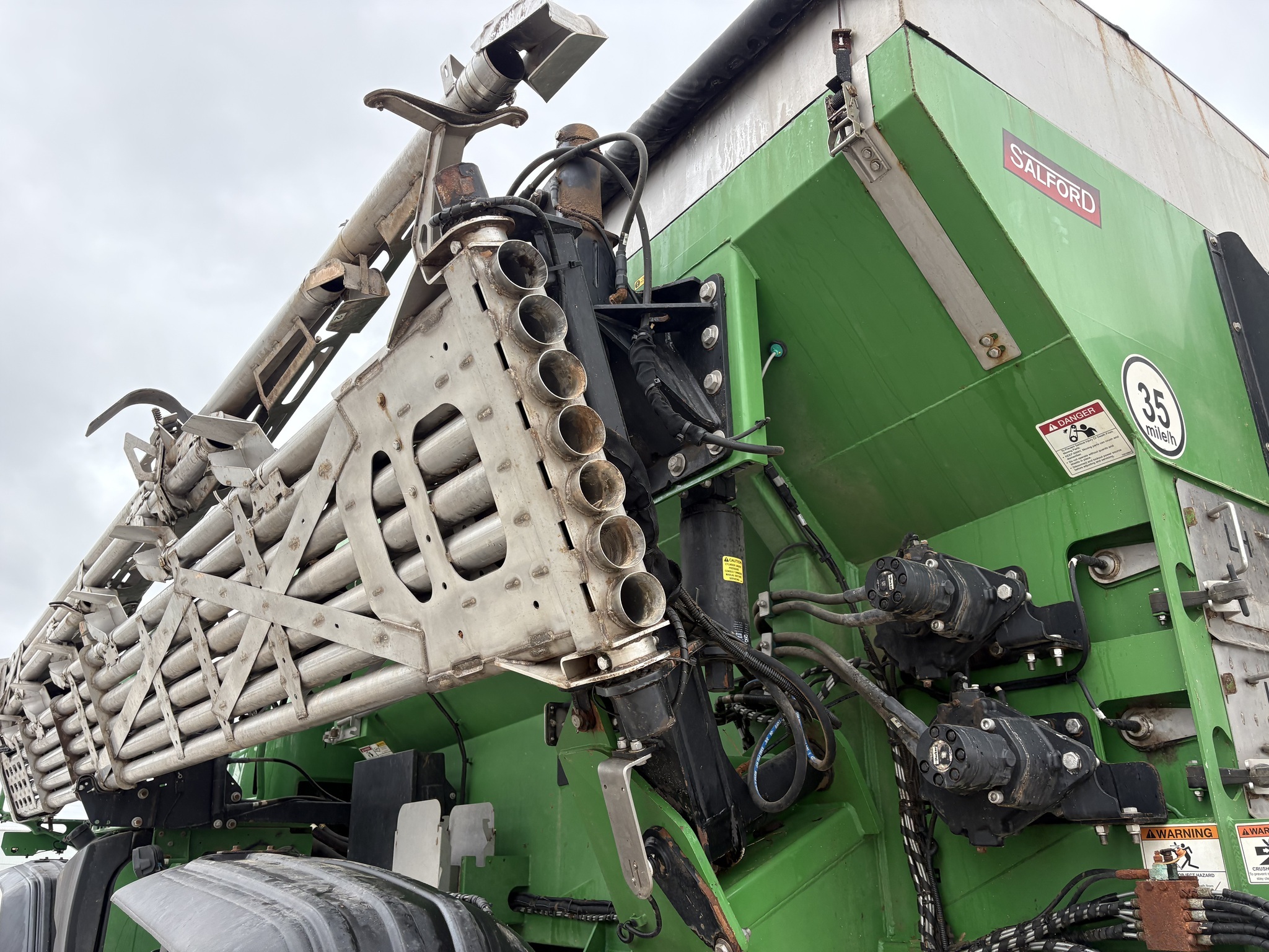 2023 John Deere 600R Loader and Skid Steer Attachment