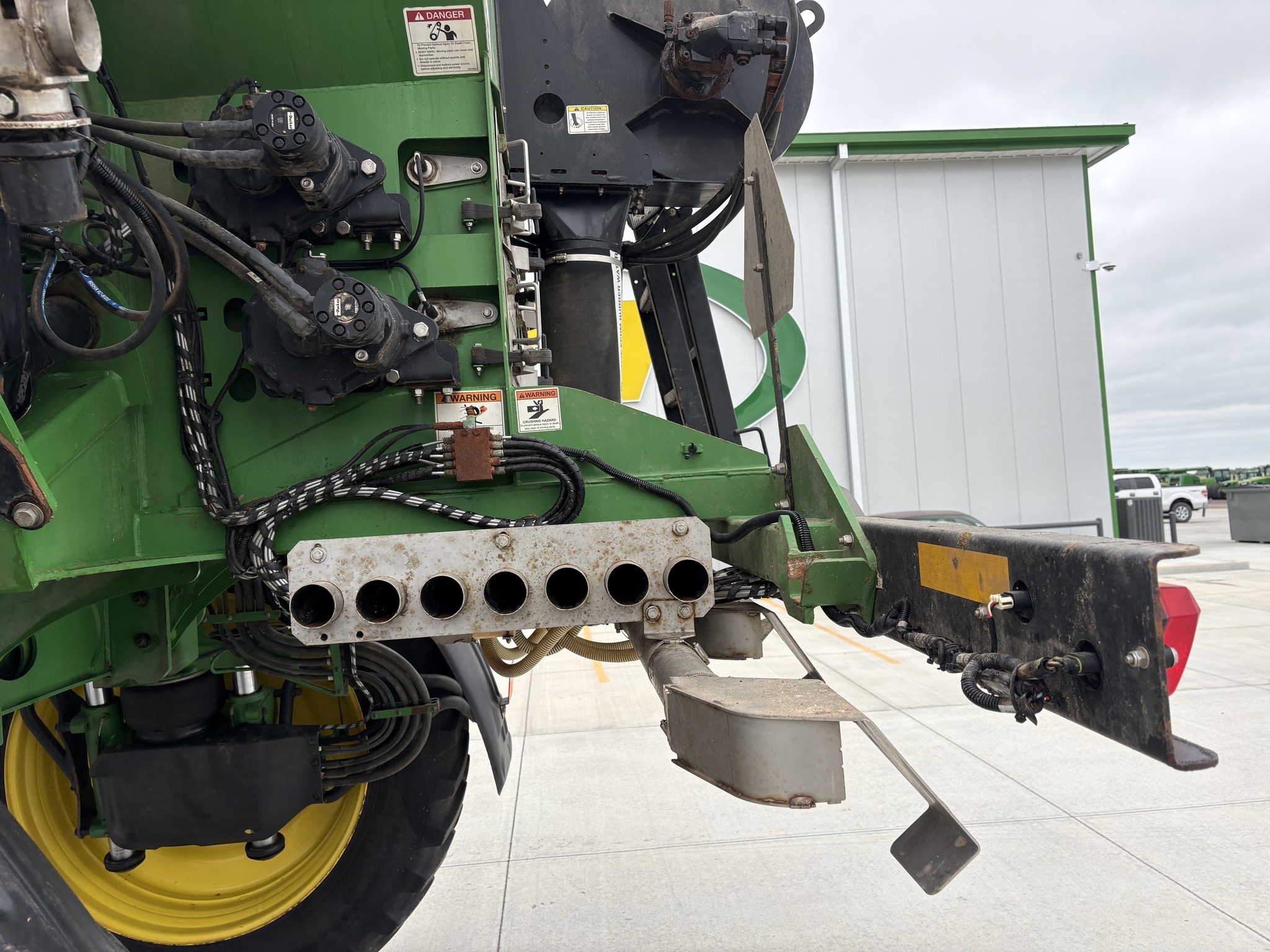 2023 John Deere 600R Loader and Skid Steer Attachment
