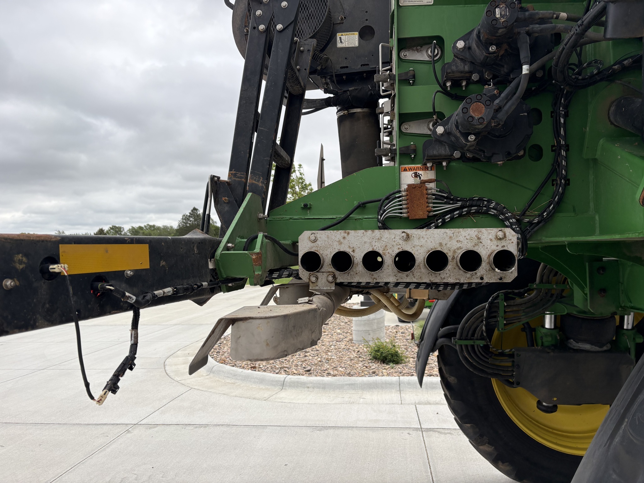 2023 John Deere 600R Loader and Skid Steer Attachment