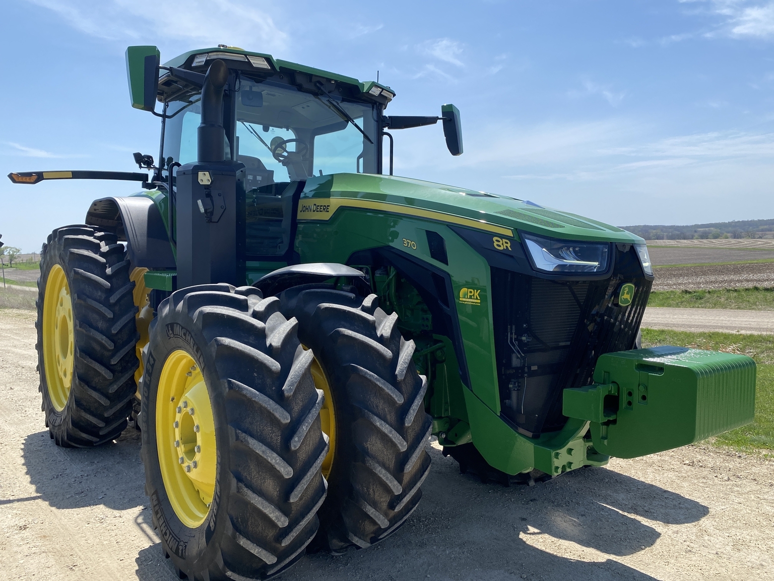 2025 John Deere 8R 370 Tractor