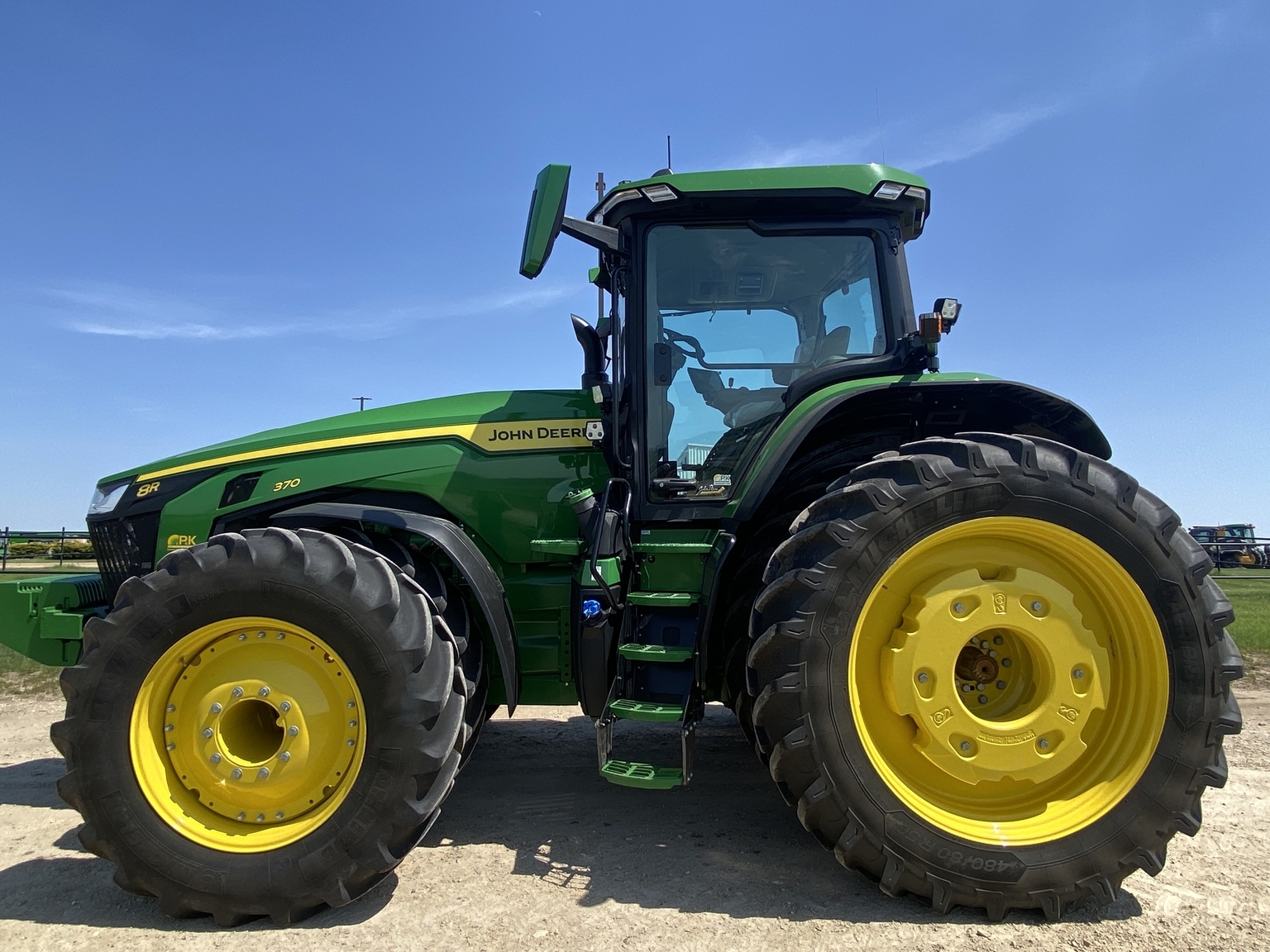 2025 John Deere 8R 370 Tractor