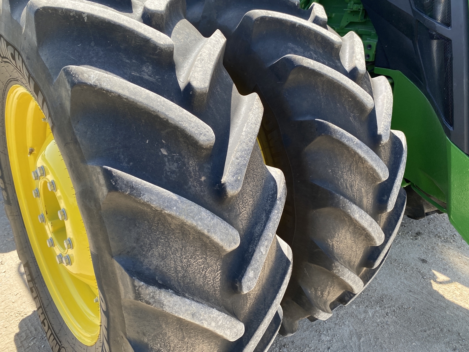 2025 John Deere 8R 370 Tractor