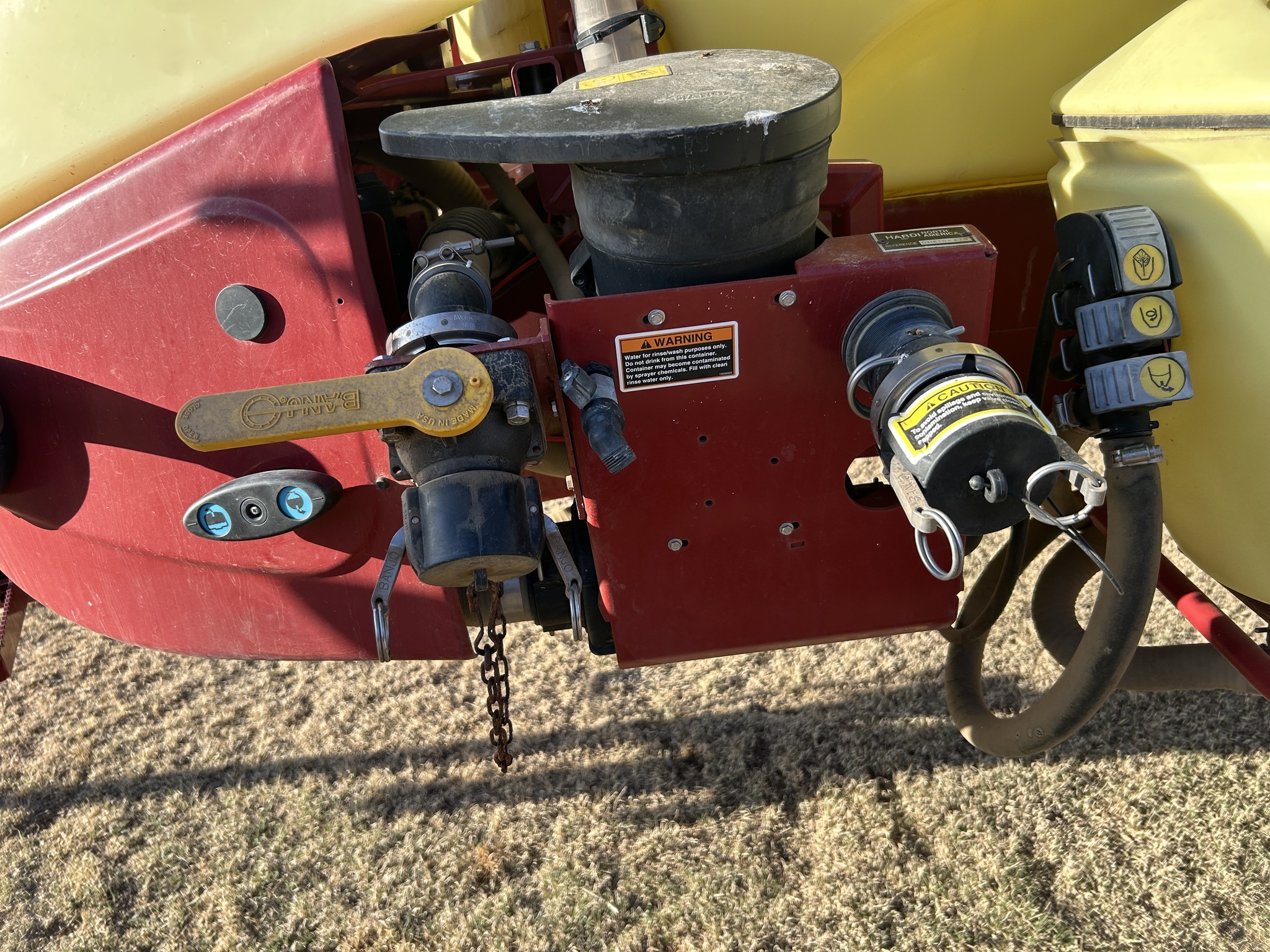 2018 Hardi Navigator 4000 Pull-Type Sprayer