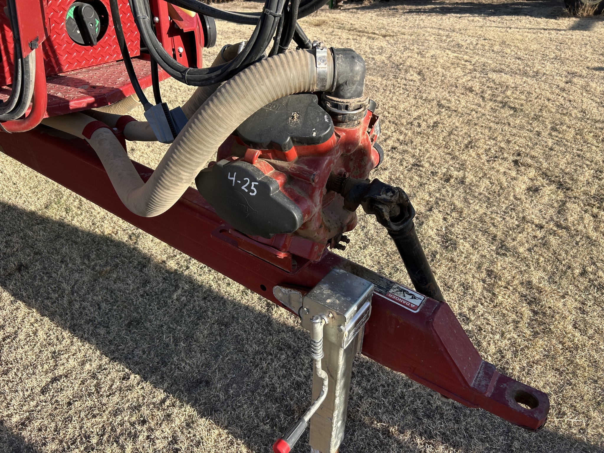 2018 Hardi Navigator 4000 Pull-Type Sprayer
