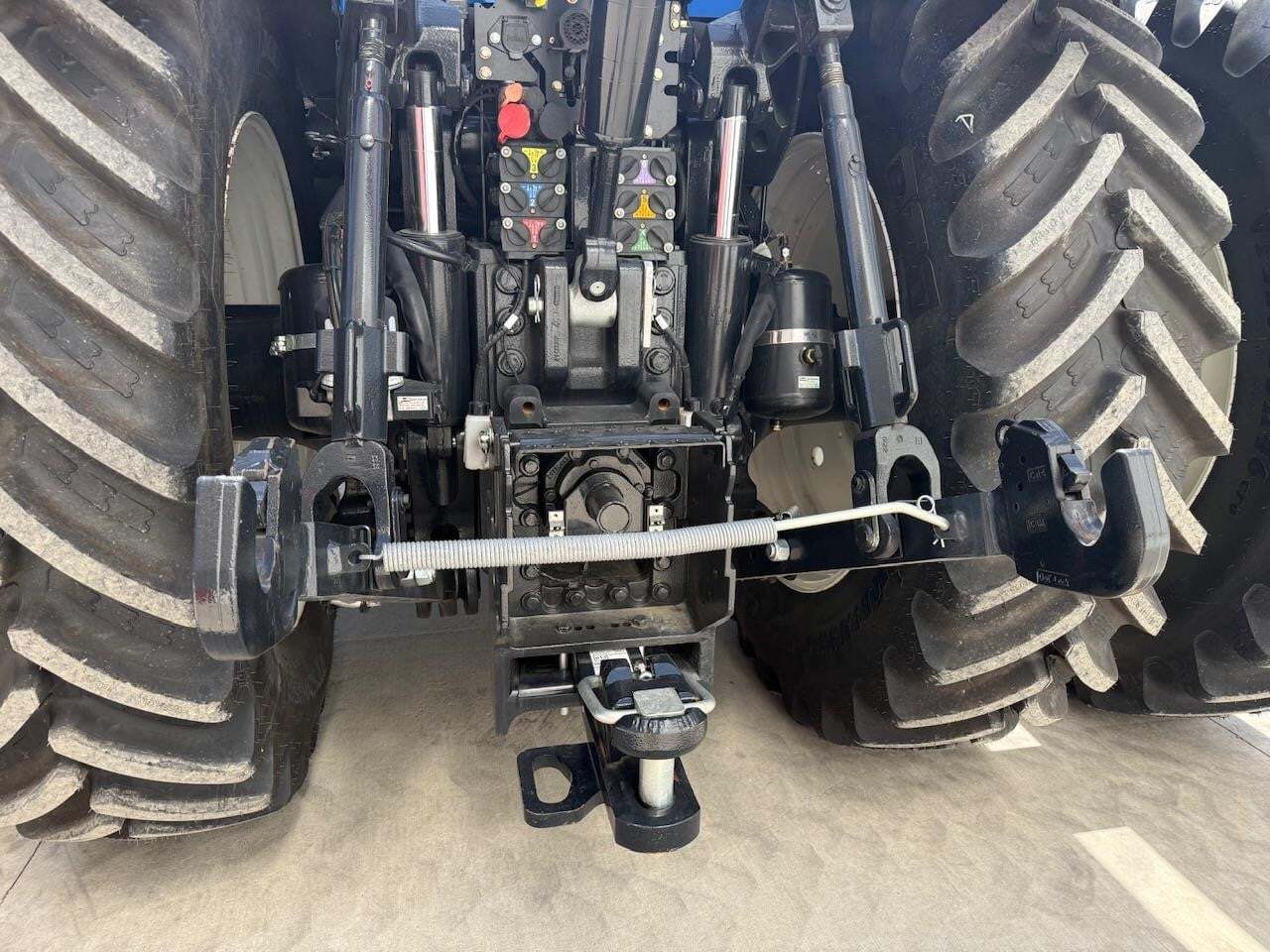 2024 New Holland T8.435 Tractor