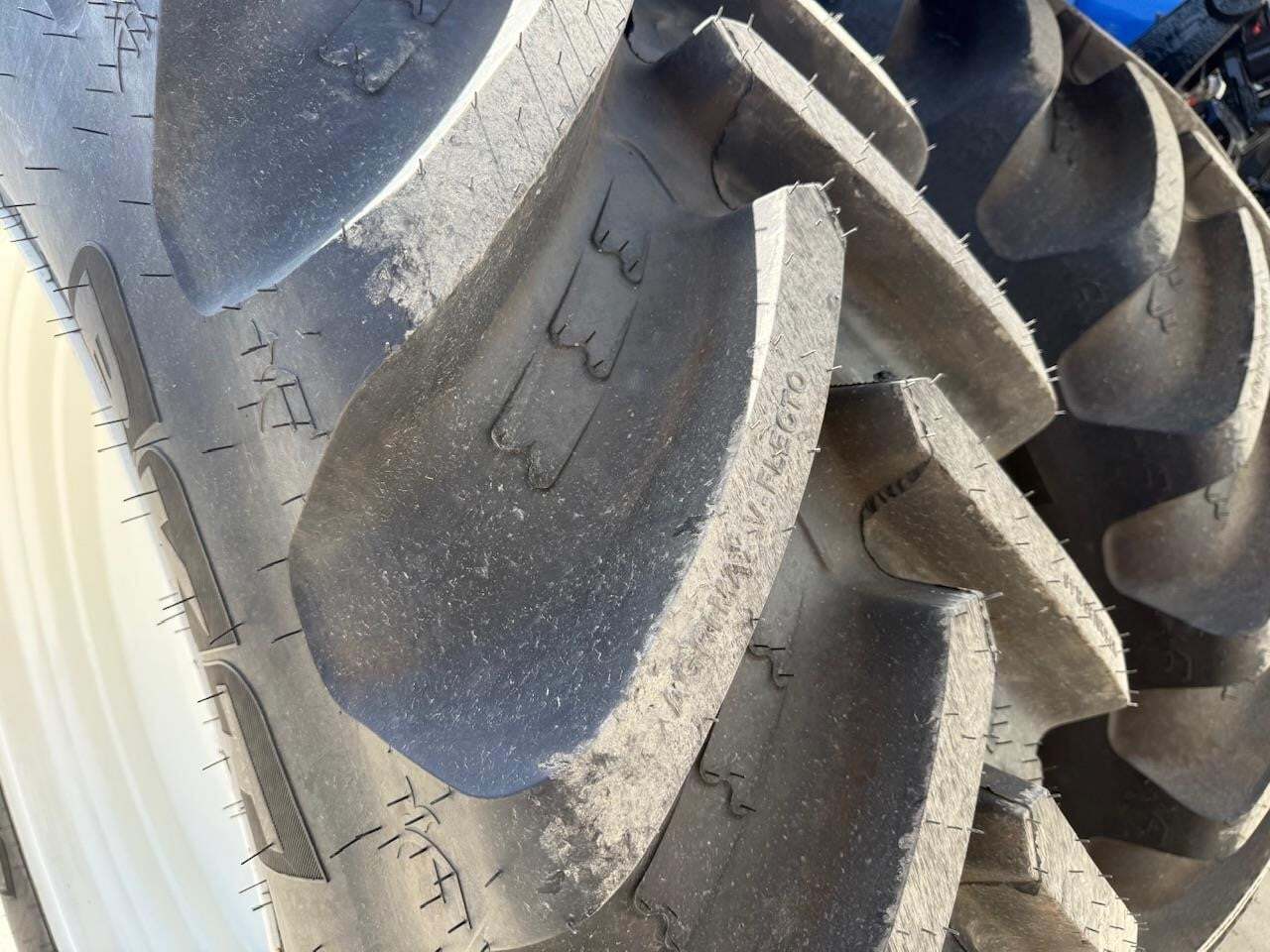 2024 New Holland T8.435 Tractor