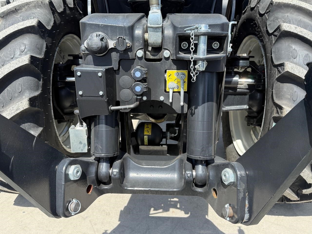 2024 New Holland T8.435 Tractor